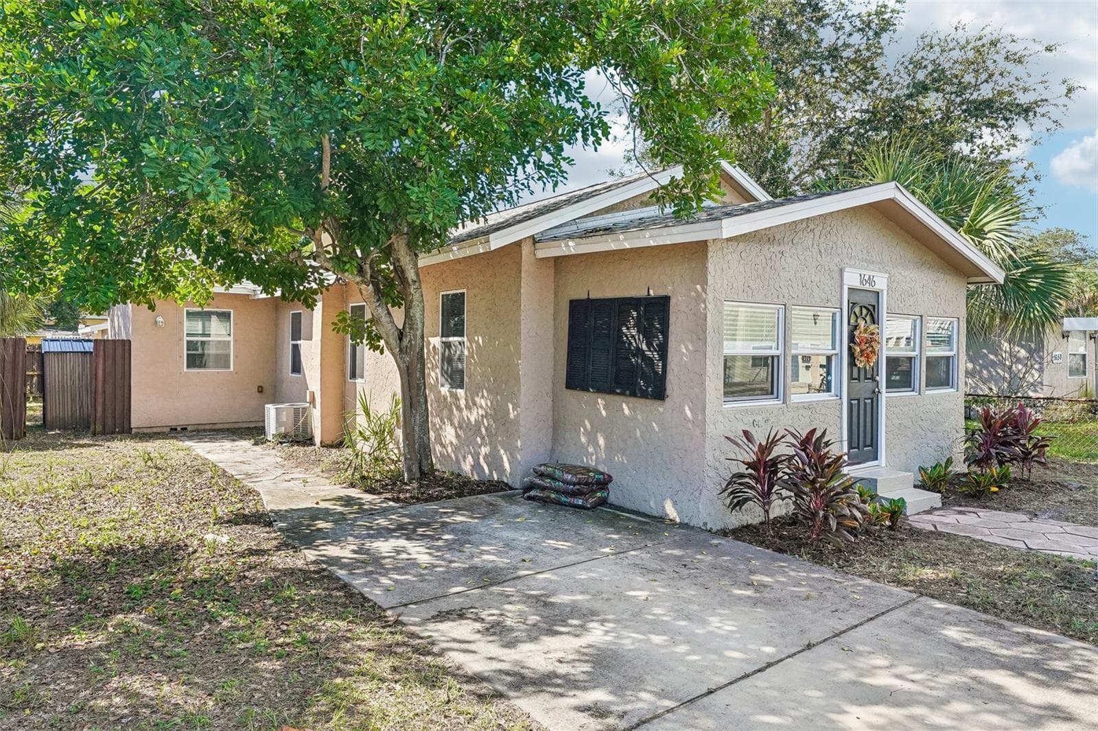 Duplex at 1646 28TH AVE N, ST PETERSBURG, photo 3 of 43