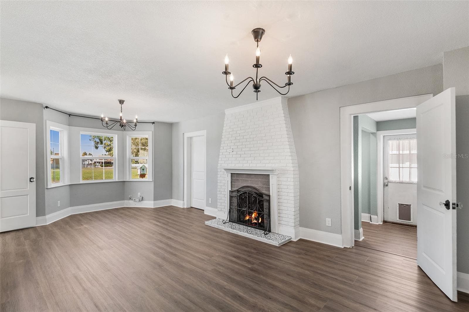 Living room - 807 INTERLACHEN PKWY, LAKELAND