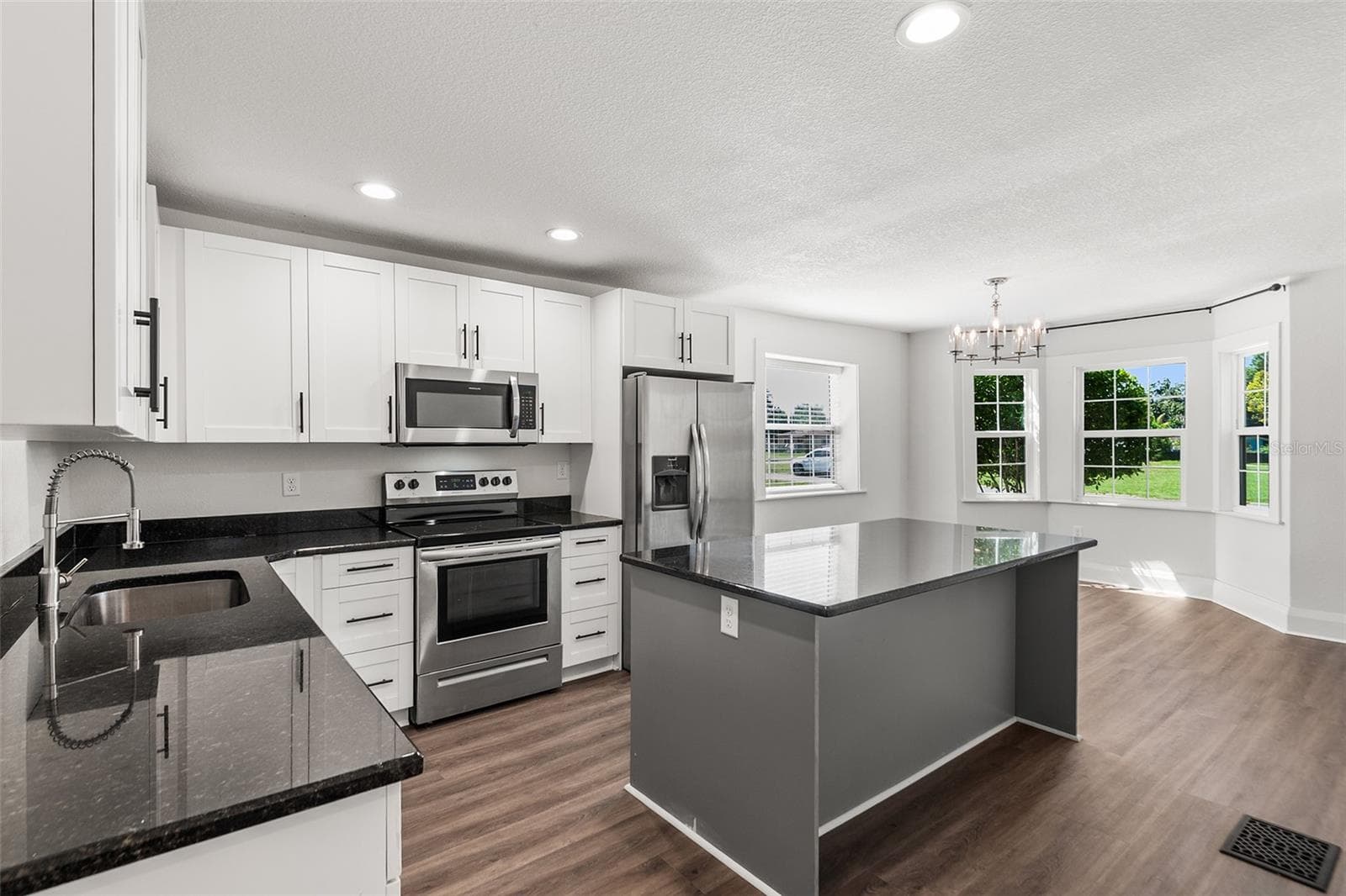 Kitchen - 807 INTERLACHEN PKWY, LAKELAND