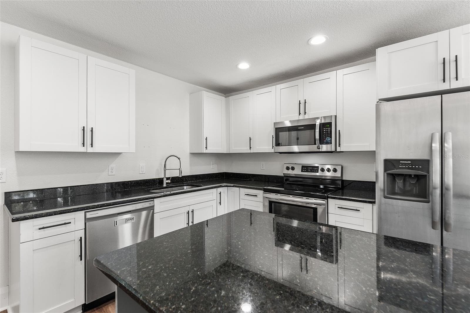 Kitchen - 807 INTERLACHEN PKWY, LAKELAND