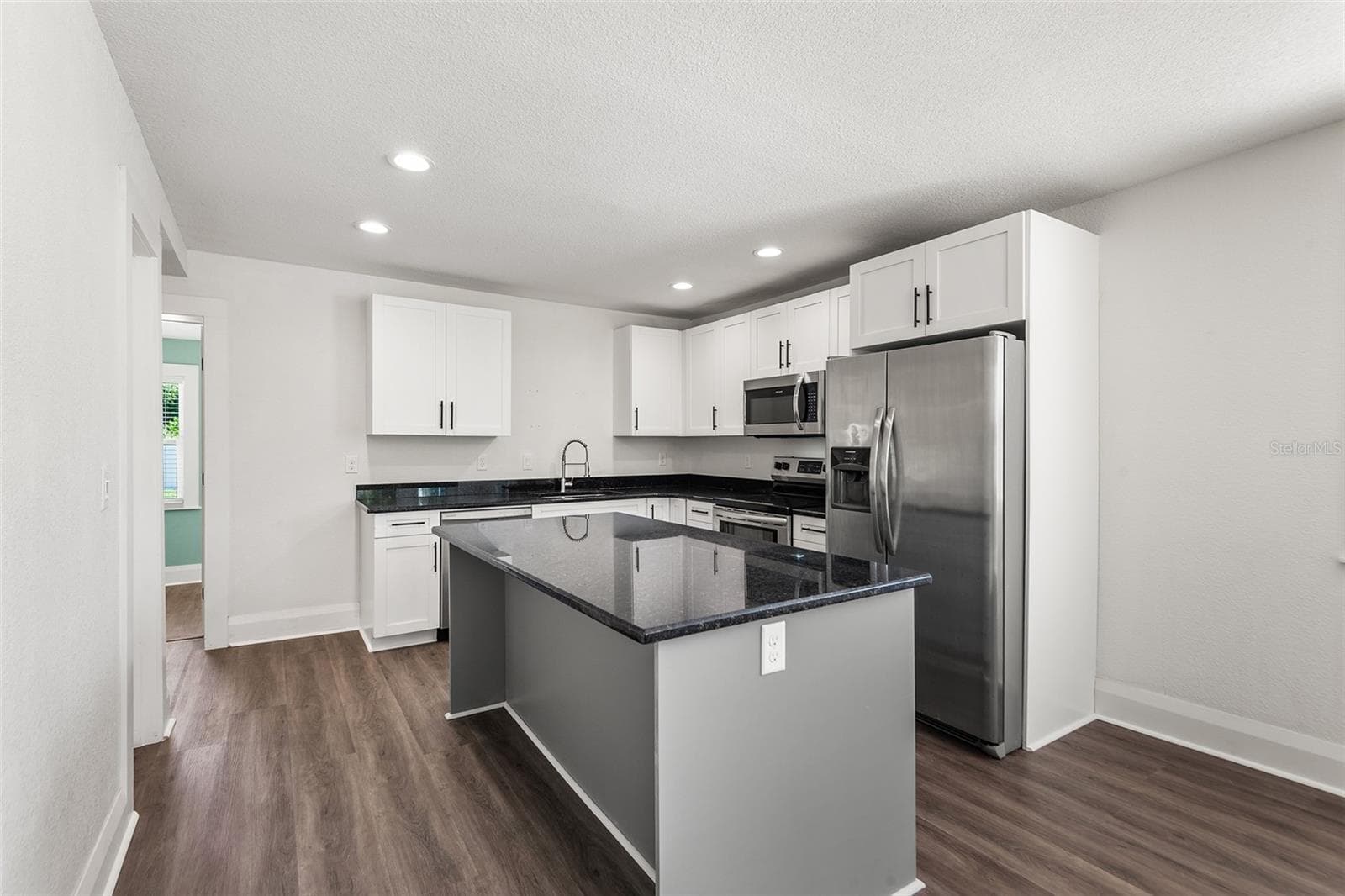 Kitchen - 807 INTERLACHEN PKWY, LAKELAND