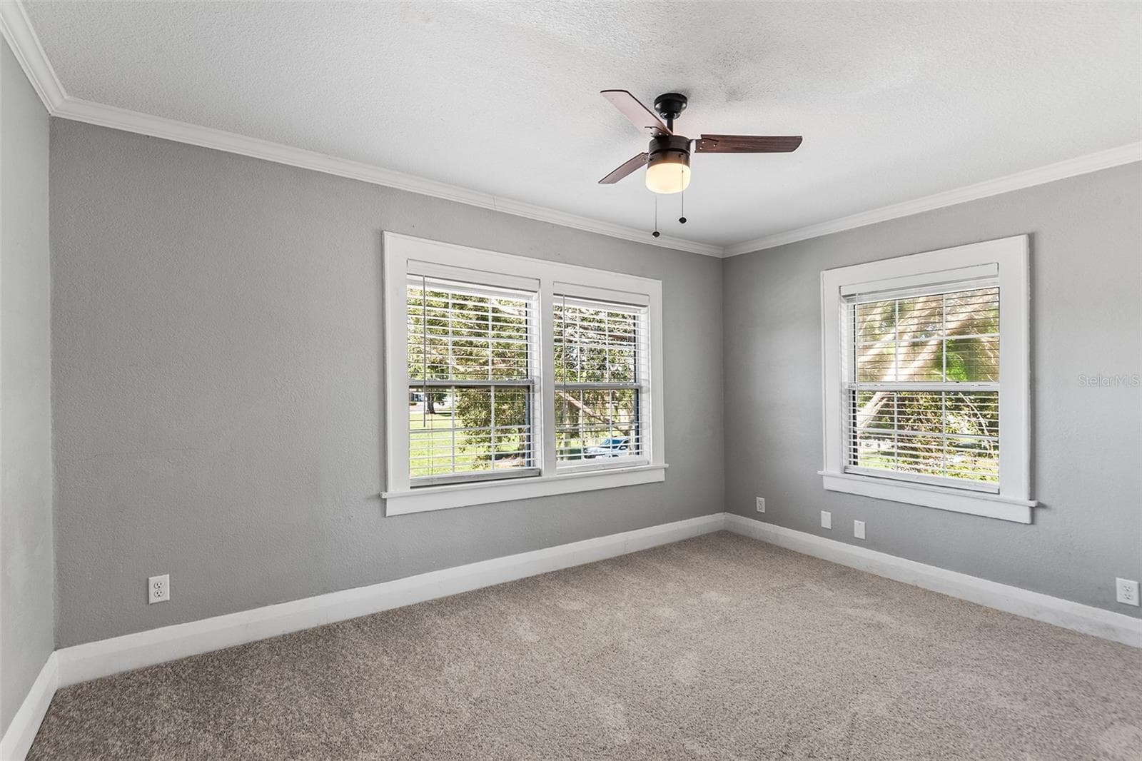 Primary bedroom upstairs - 807 INTERLACHEN PKWY, LAKELAND