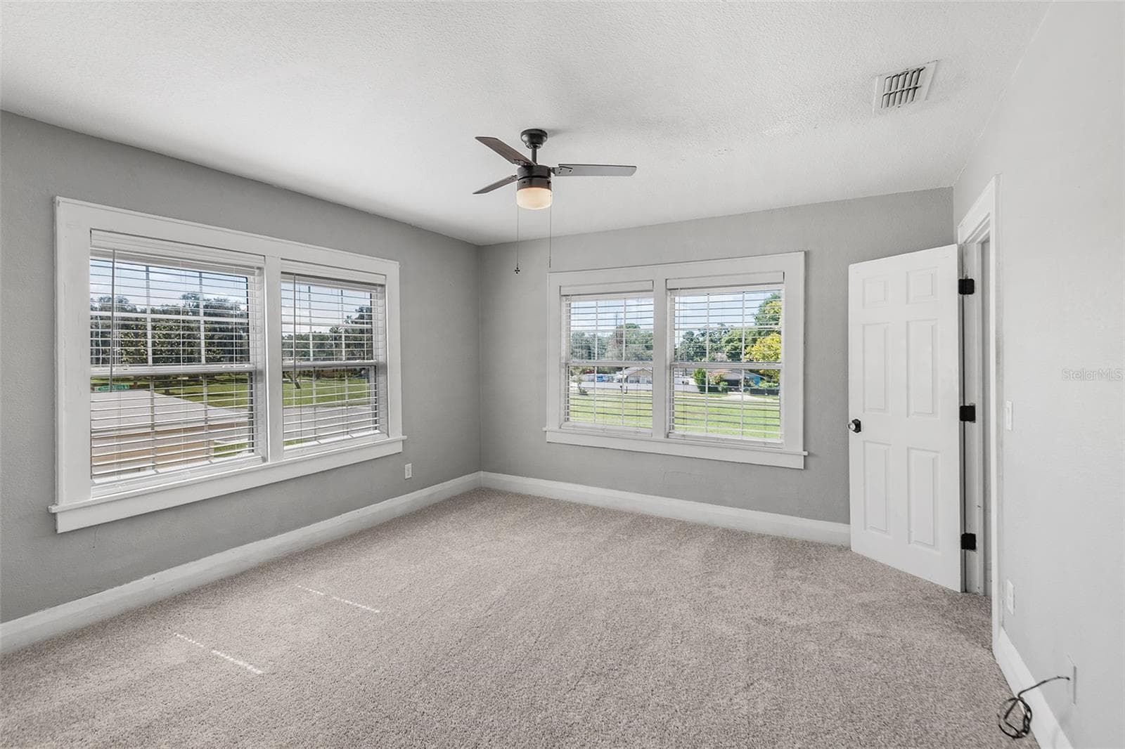 3rd bedroom upstairs - 807 INTERLACHEN PKWY, LAKELAND