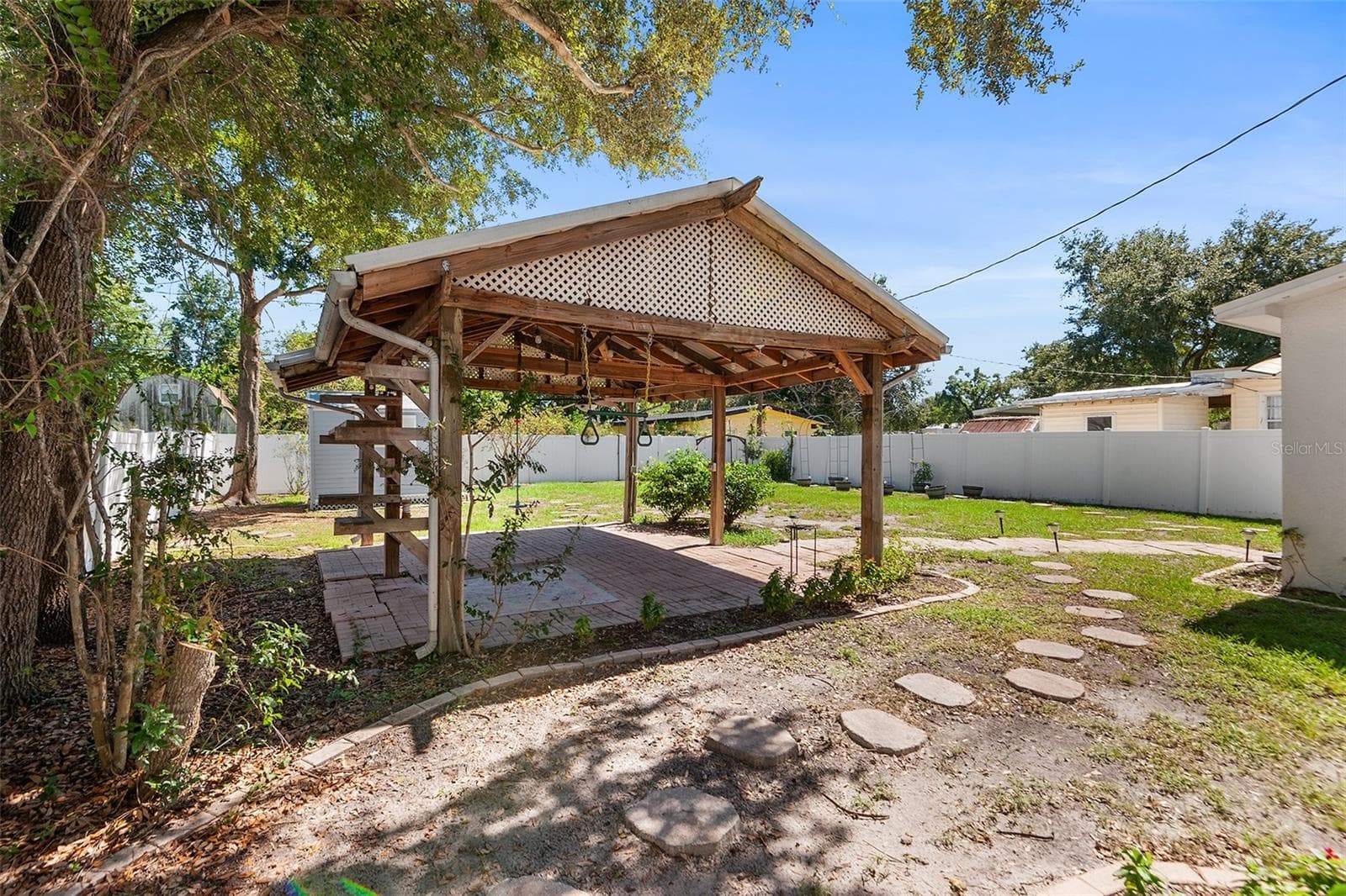 Covered patio - 807 INTERLACHEN PKWY, LAKELAND