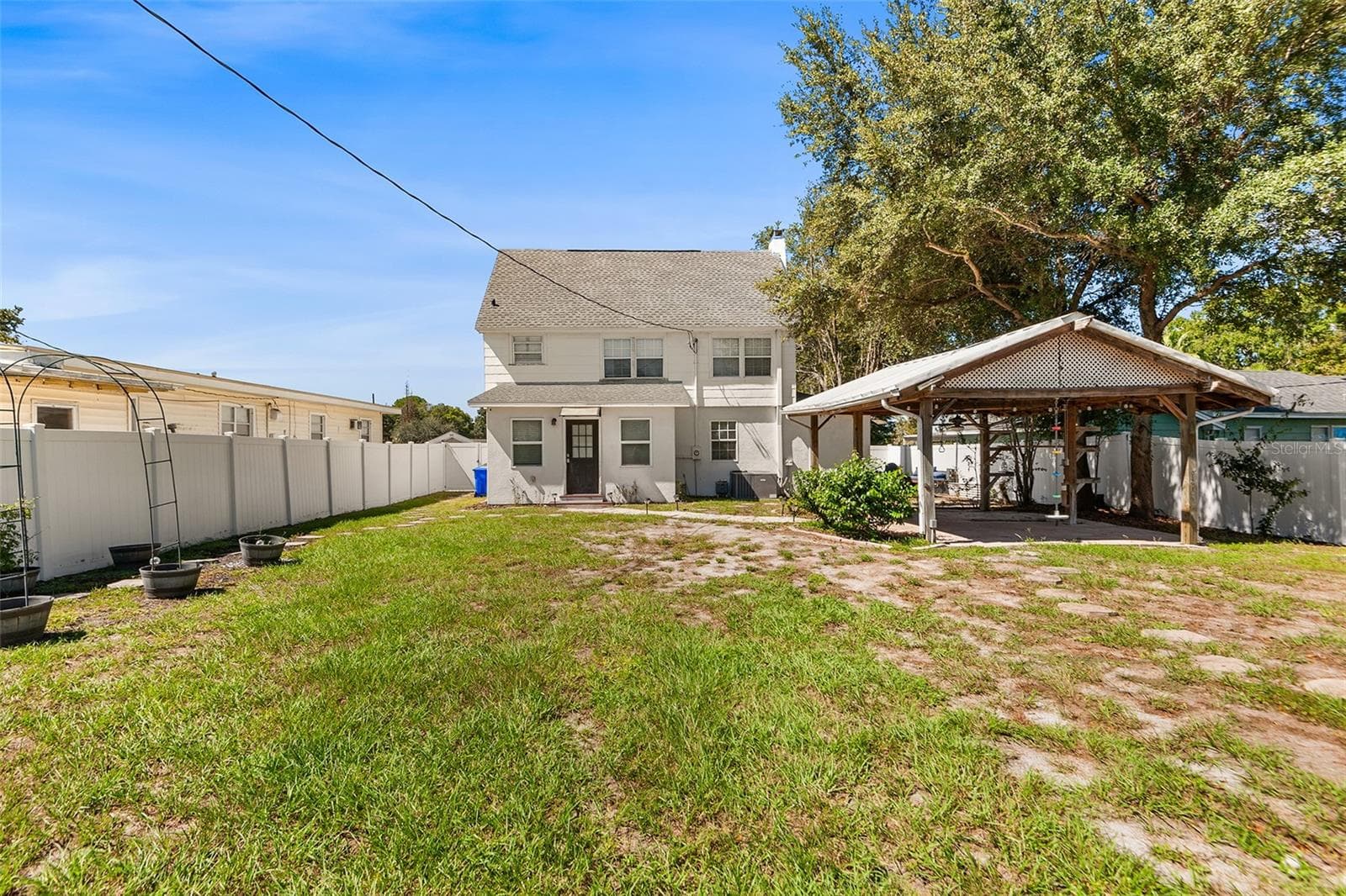Backyard - 807 INTERLACHEN PKWY, LAKELAND