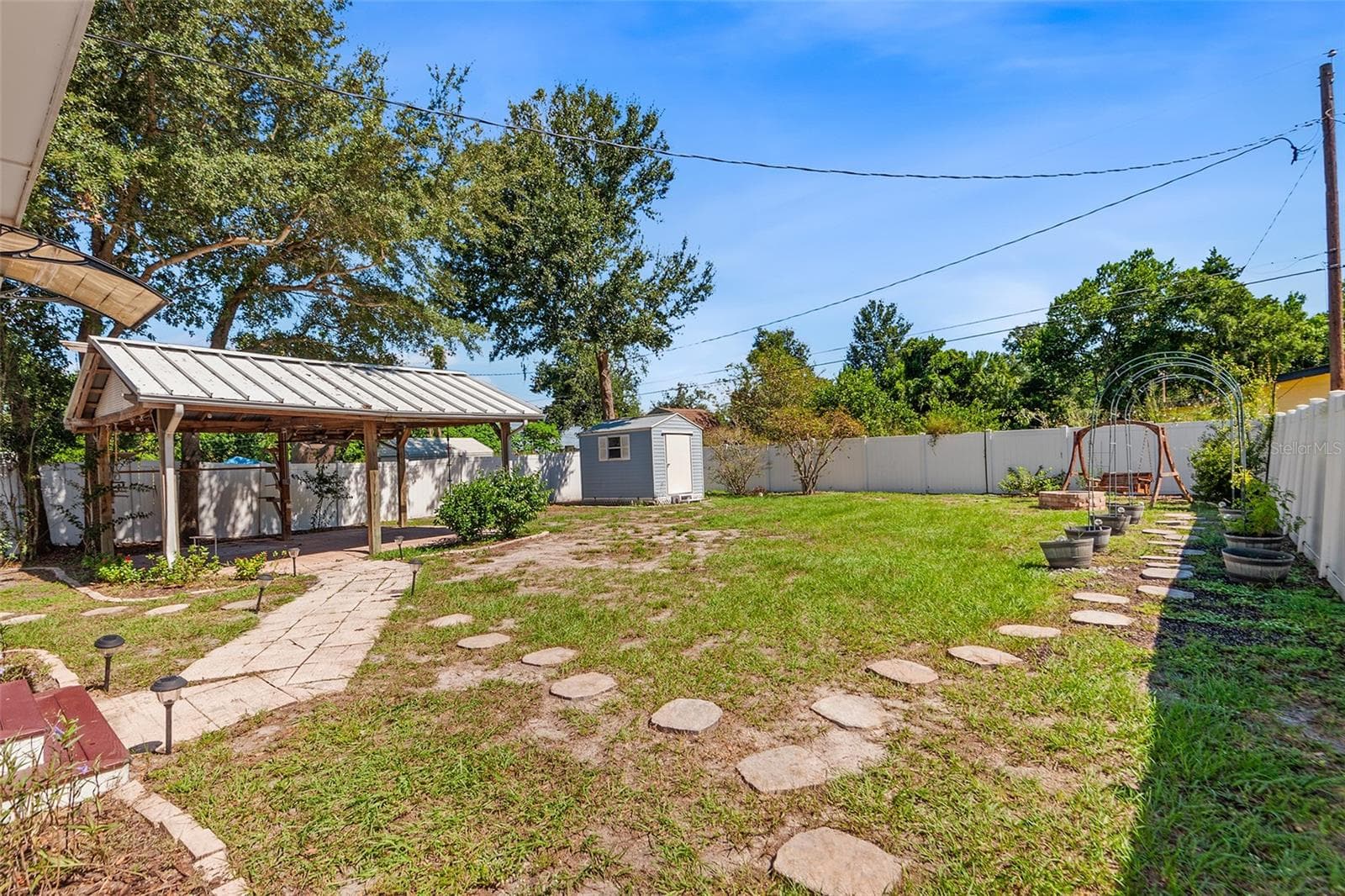 Firepit view with shed and stepping stones - 807 INTERLACHEN PKWY, LAKELAND