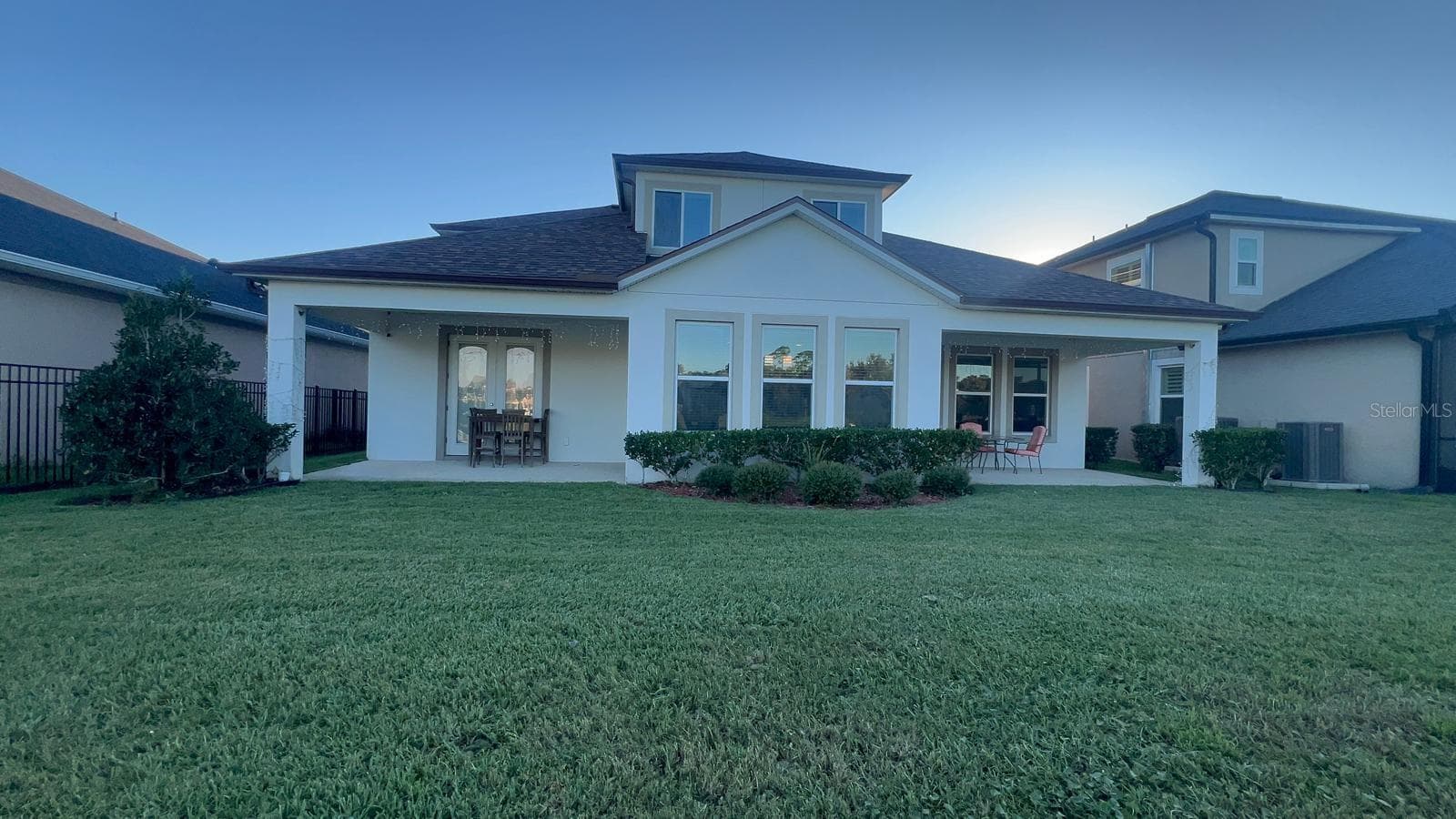 Backyard with Lake view - 2855 N POINT BLVD, KISSIMMEE