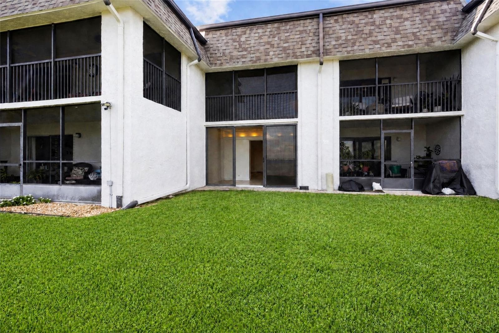 Looking toward the condo - 2980 HAINES BAYSHORE RD #105, CLEARWATER