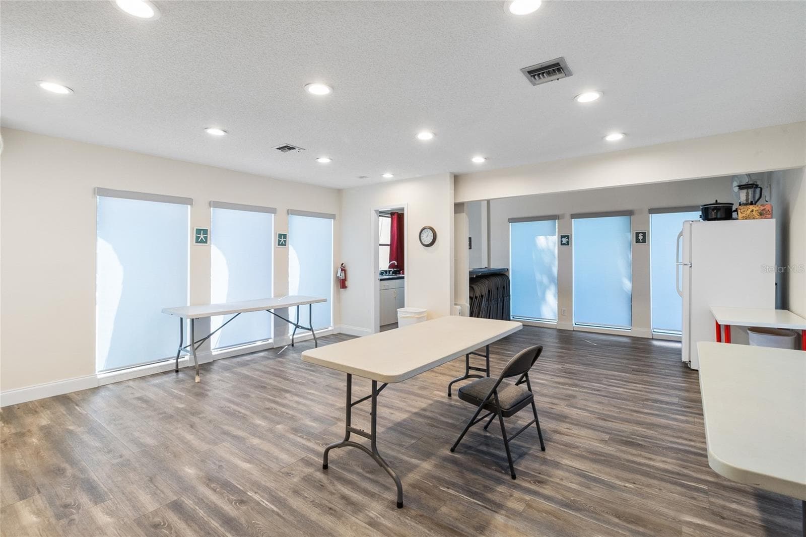 Club house common area with kitchen - 2980 HAINES BAYSHORE RD #105, CLEARWATER