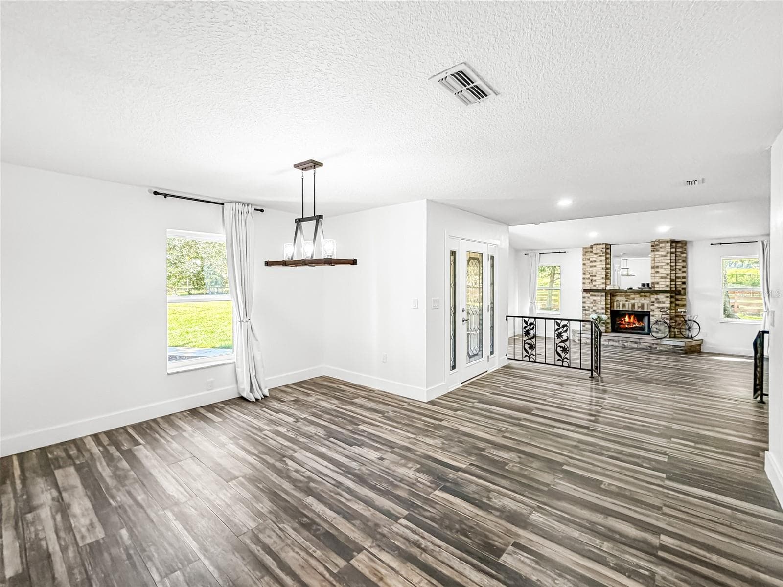 Dining to Living - 15561 PATRIOT DR, BROOKSVILLE