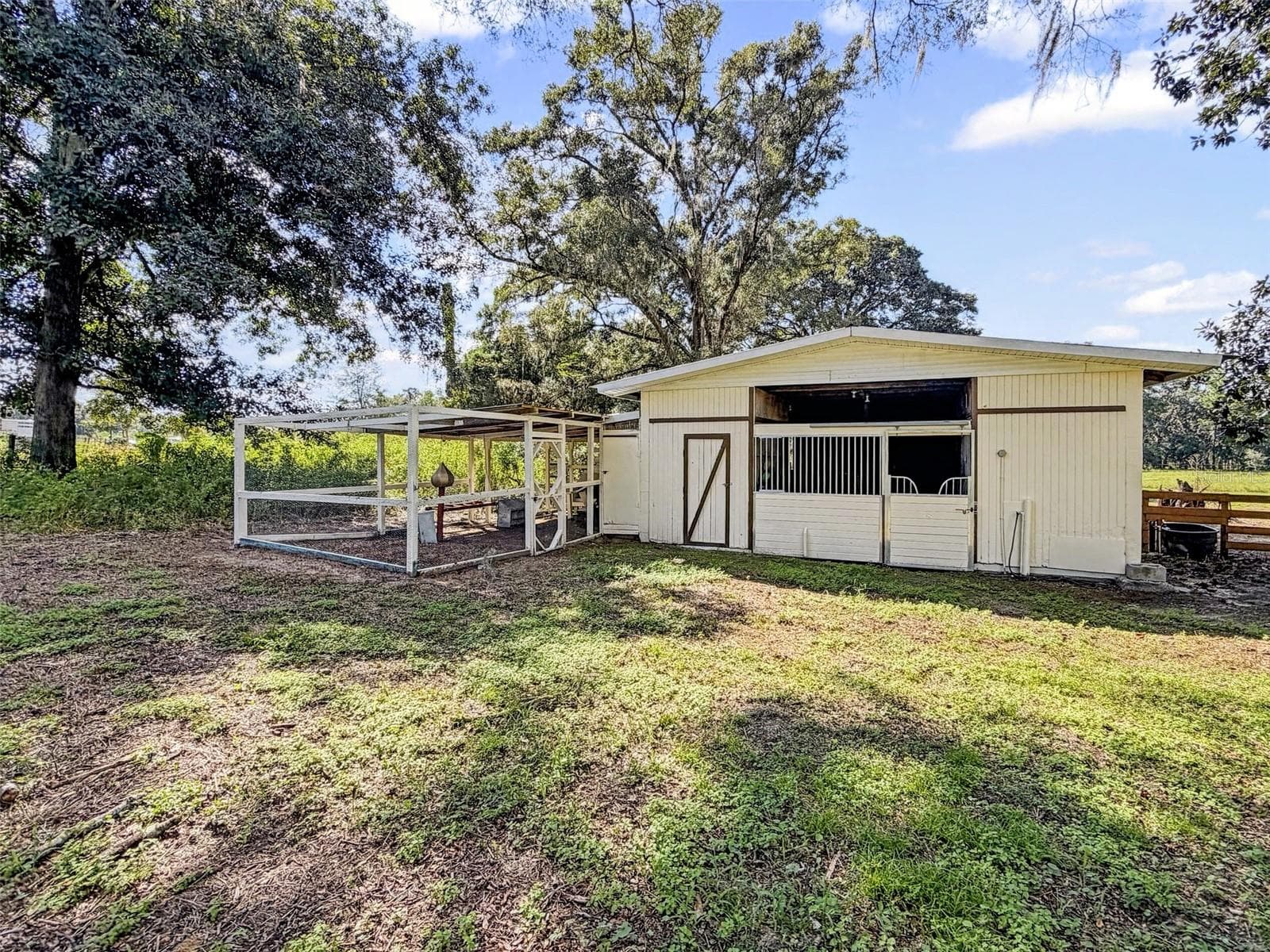 Barn and Coop - 15561 PATRIOT DR, BROOKSVILLE