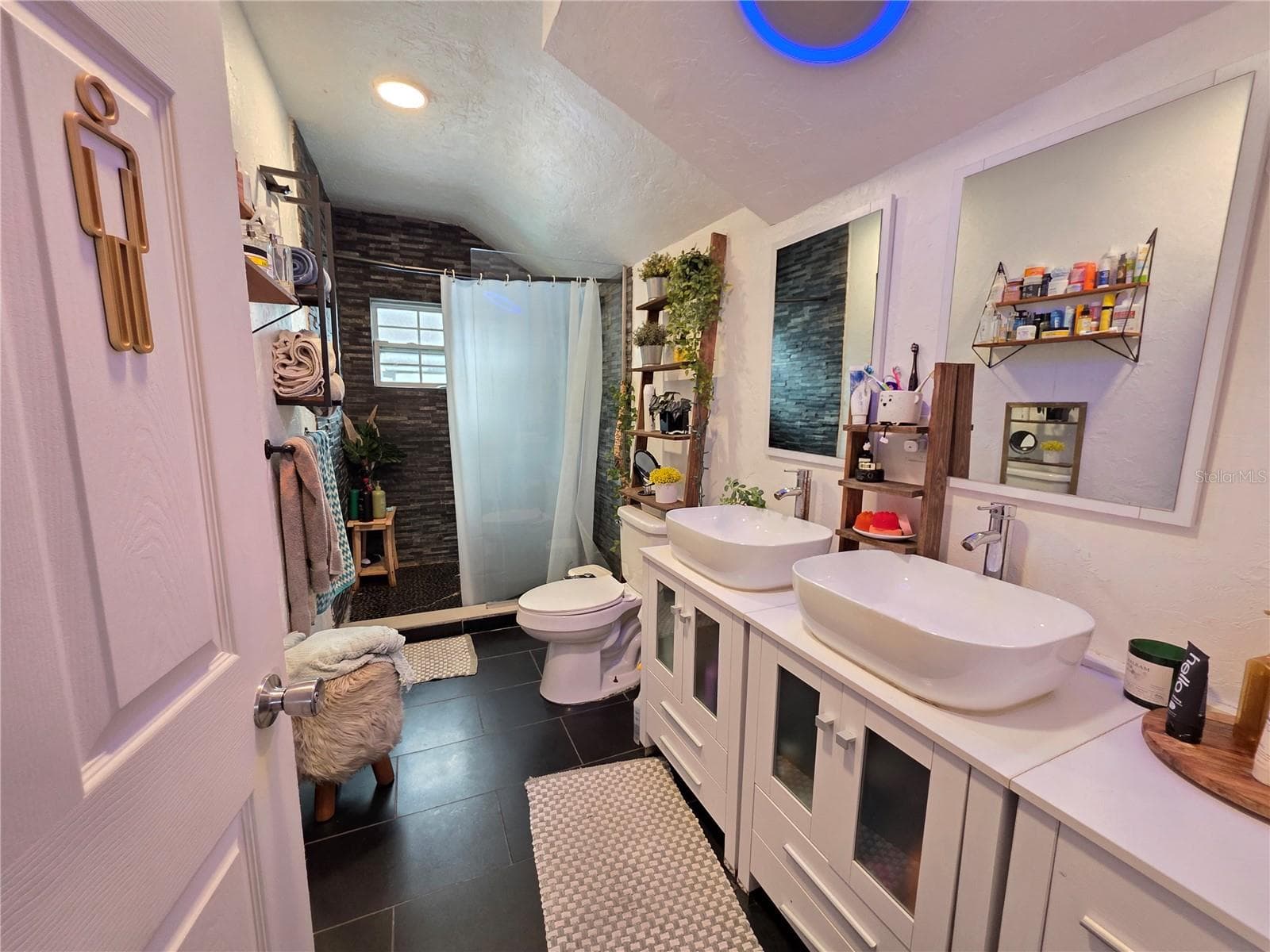 Second unit bathroom - 118 S WATERLOO AVE, LAKELAND