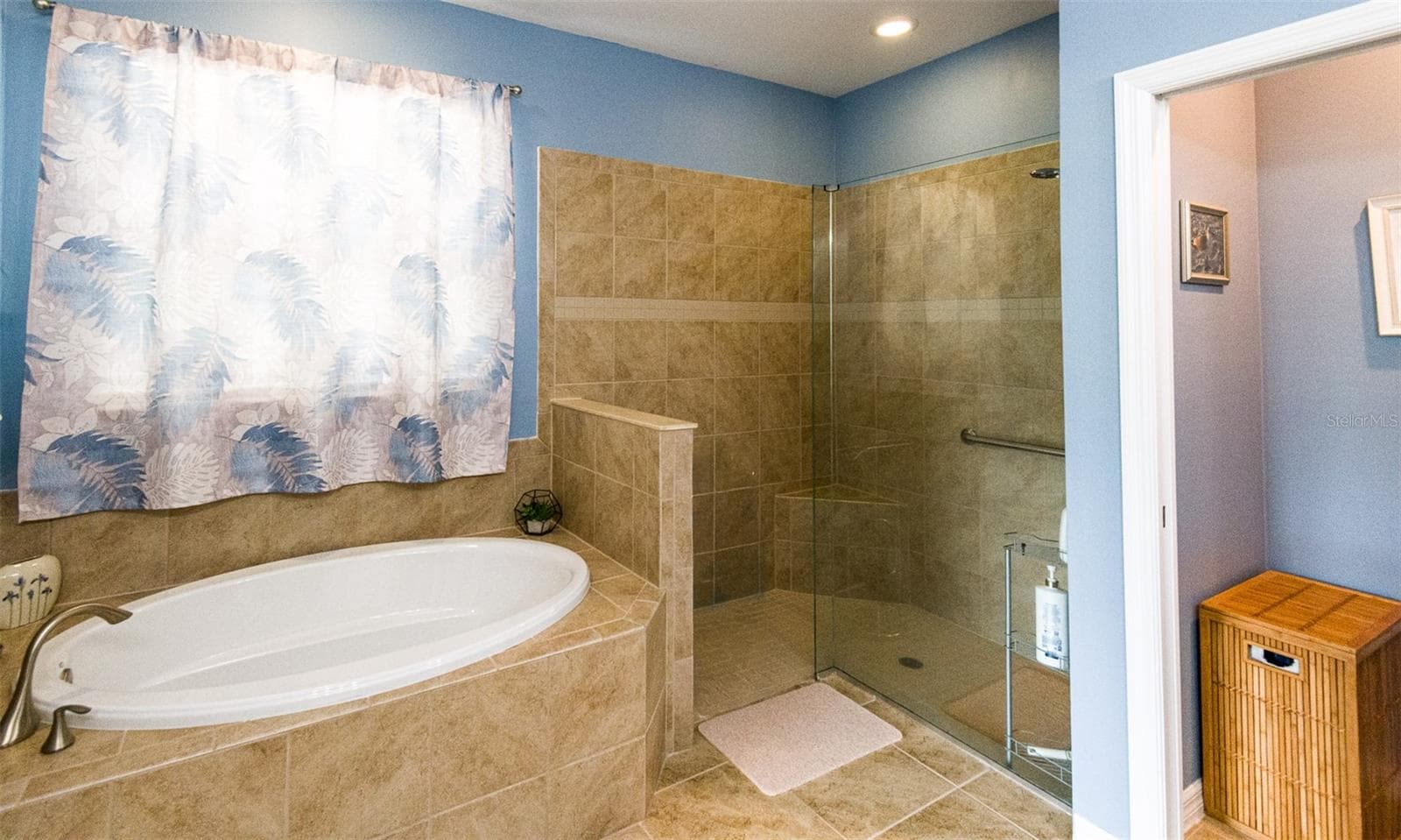 Single Family Residence at 11554 BLACKFIN ST, VENICE, photo 11 of 29