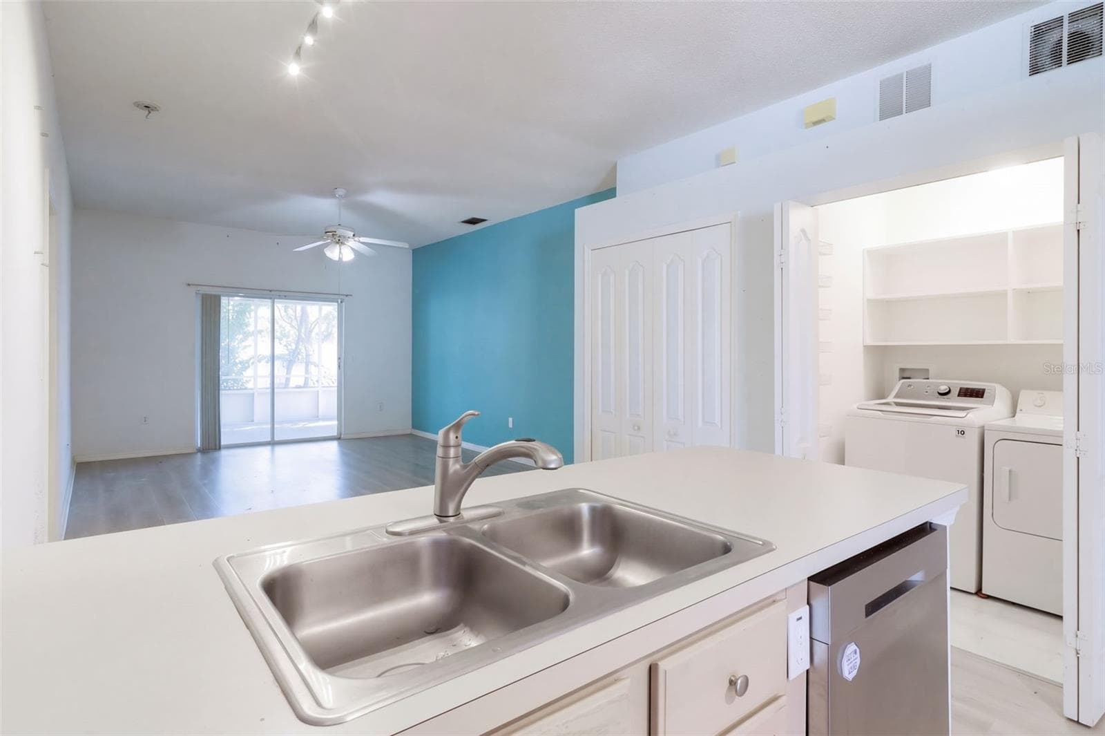 Kitchen & Laundry Closet - 15806 GREEN COVE BLVD, CLERMONT