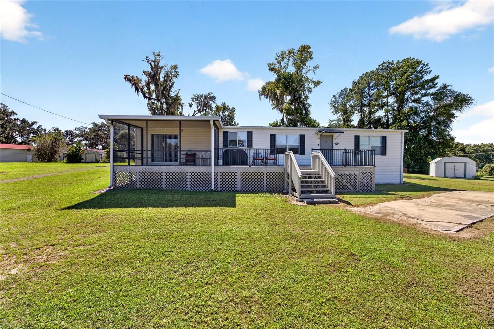 Manufactured Home at 12426 SE 55TH AVENUE RD, BELLEVIEW, photo 3 of 95