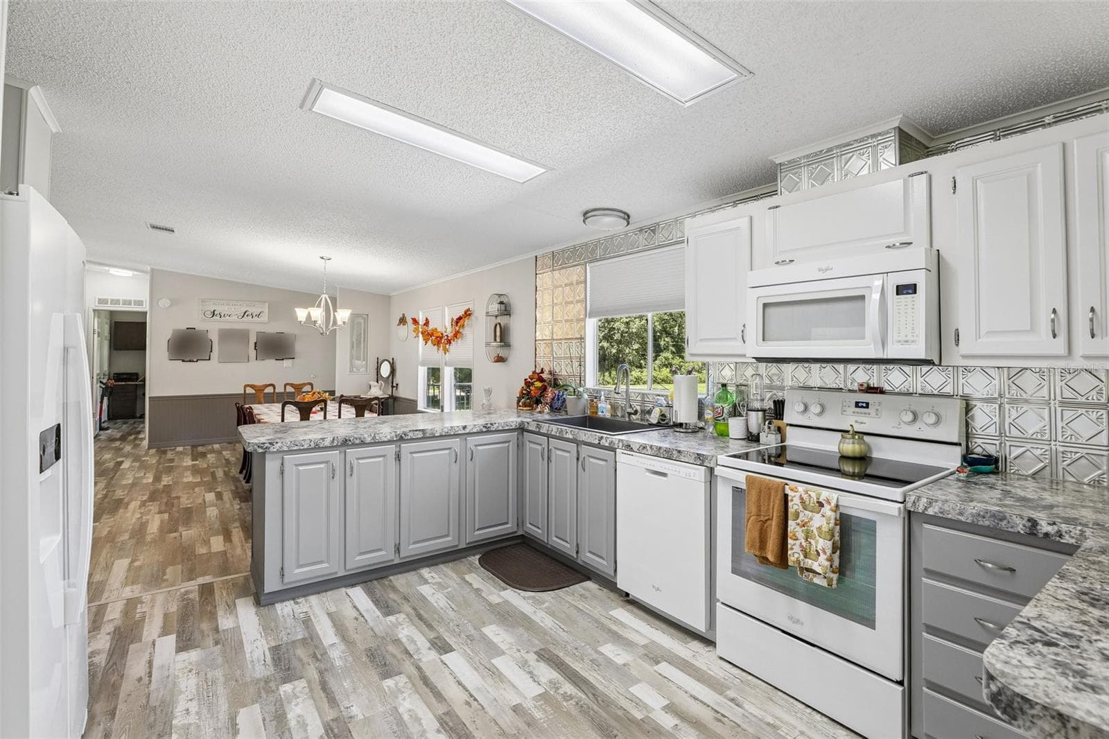 Manufactured Home at 12426 SE 55TH AVENUE RD, BELLEVIEW, photo 17 of 95