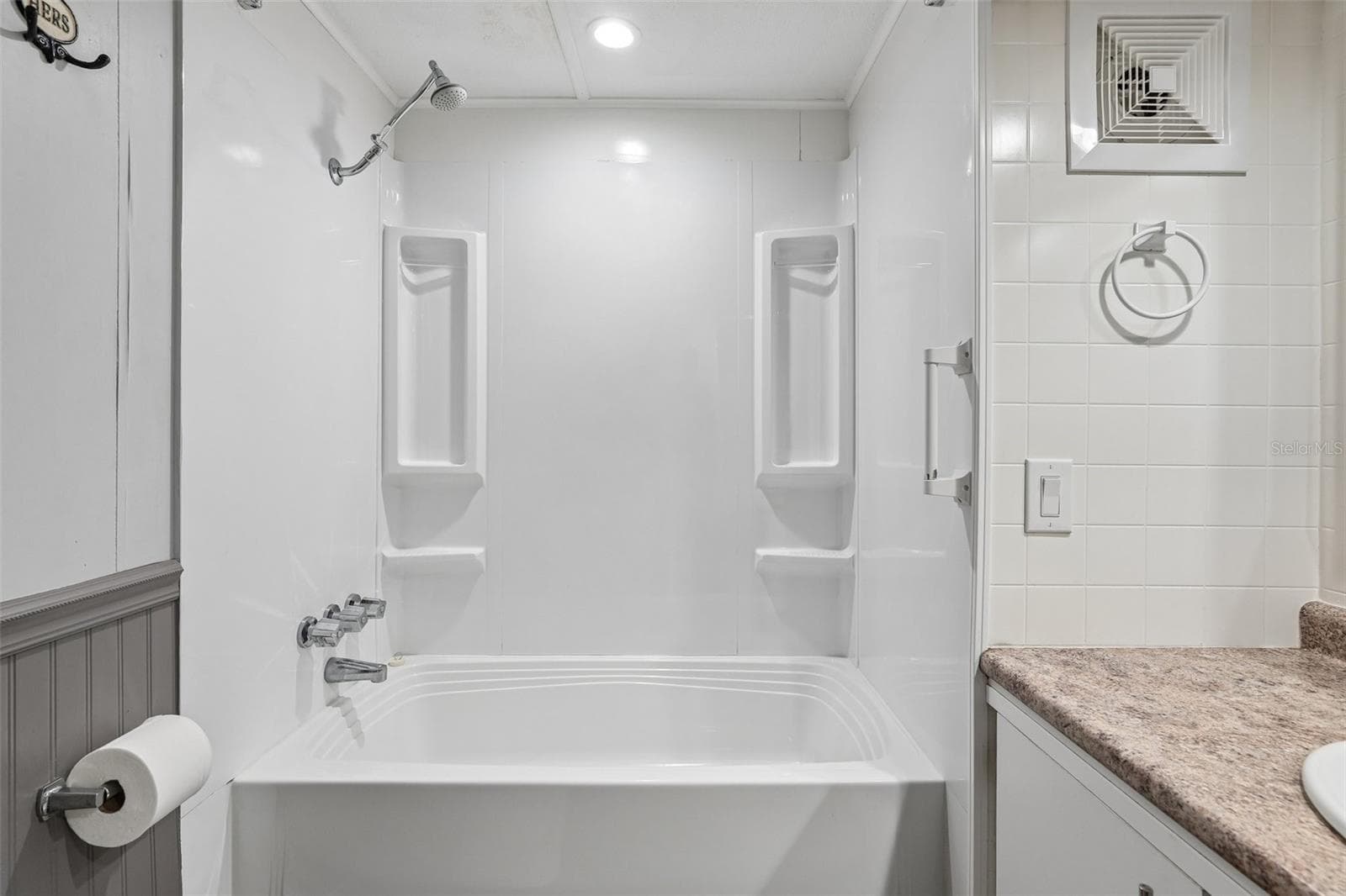 Manufactured Home at 12426 SE 55TH AVENUE RD, BELLEVIEW, photo 28 of 95