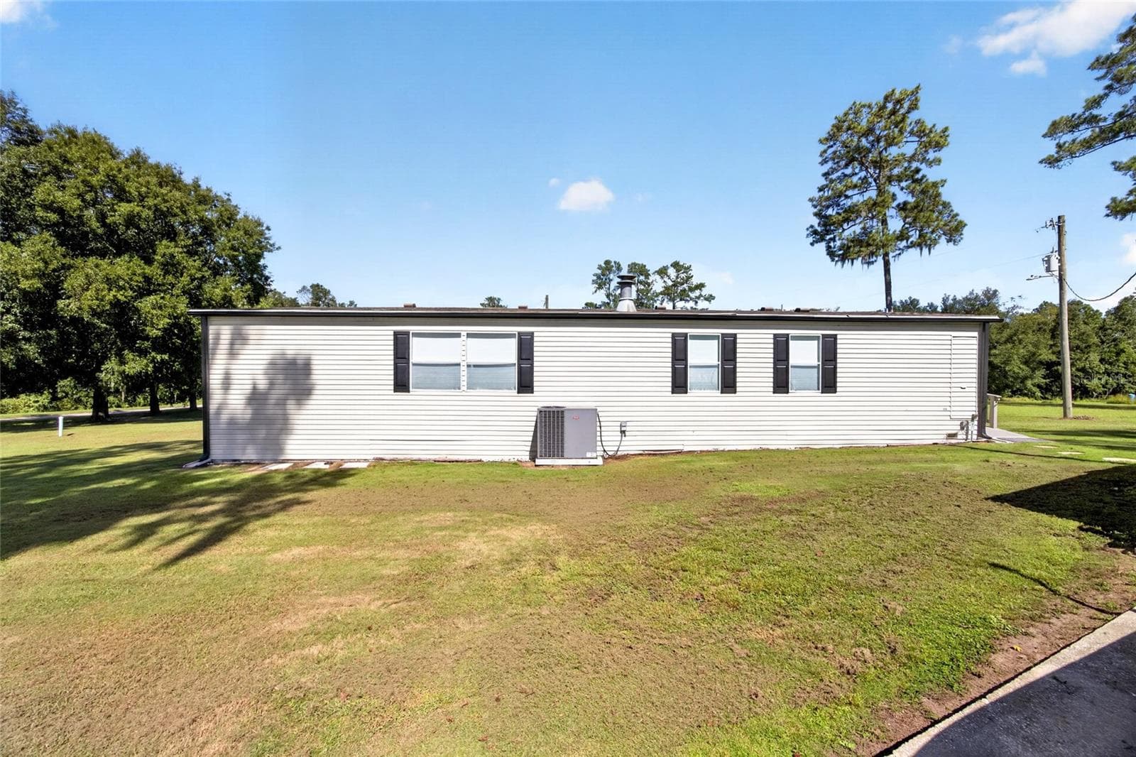 Manufactured Home at 12426 SE 55TH AVENUE RD, BELLEVIEW, photo 38 of 95