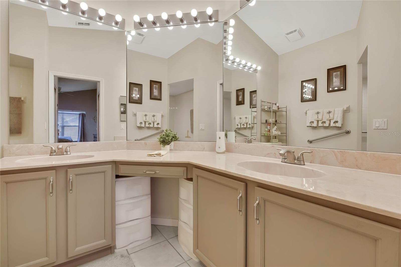 Master bathroom - 284 QUANE AVE, SPRING HILL