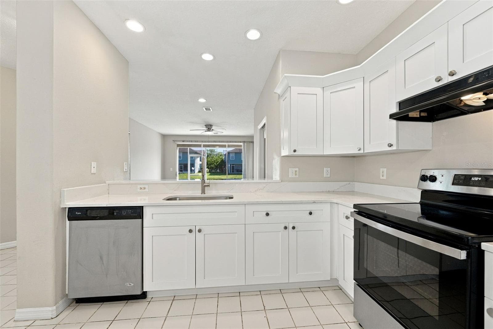 Kitchen - 10313 WILLOW LEAF TRL, TAMPA