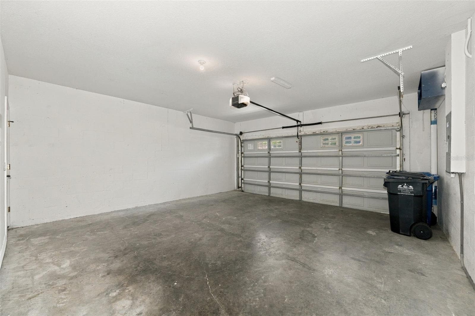 2-Car Garage - 10313 WILLOW LEAF TRL, TAMPA
