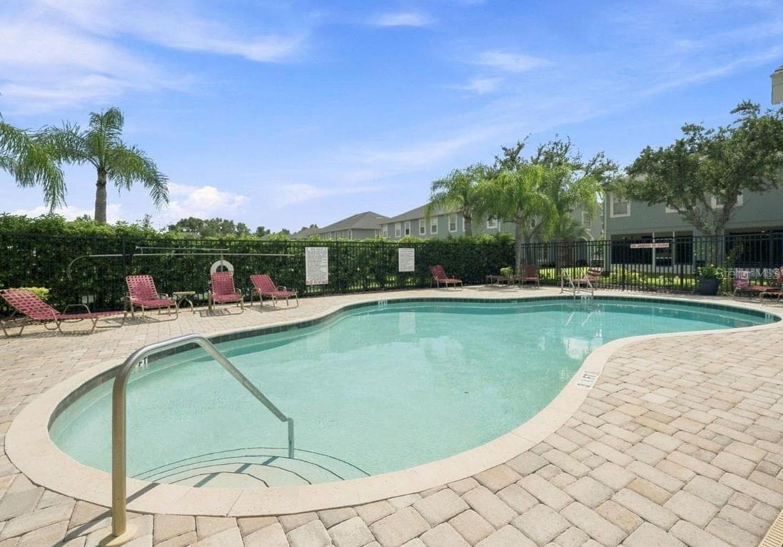 Community Pool - 10313 WILLOW LEAF TRL, TAMPA