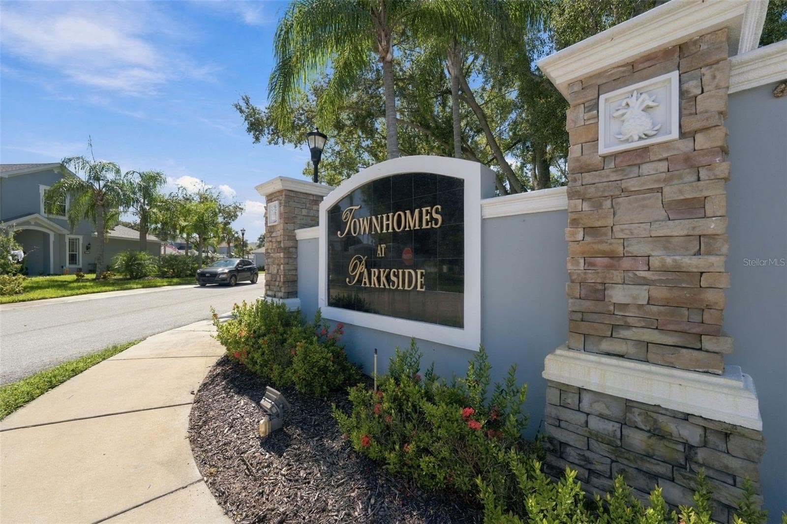 Entry - 10313 WILLOW LEAF TRL, TAMPA