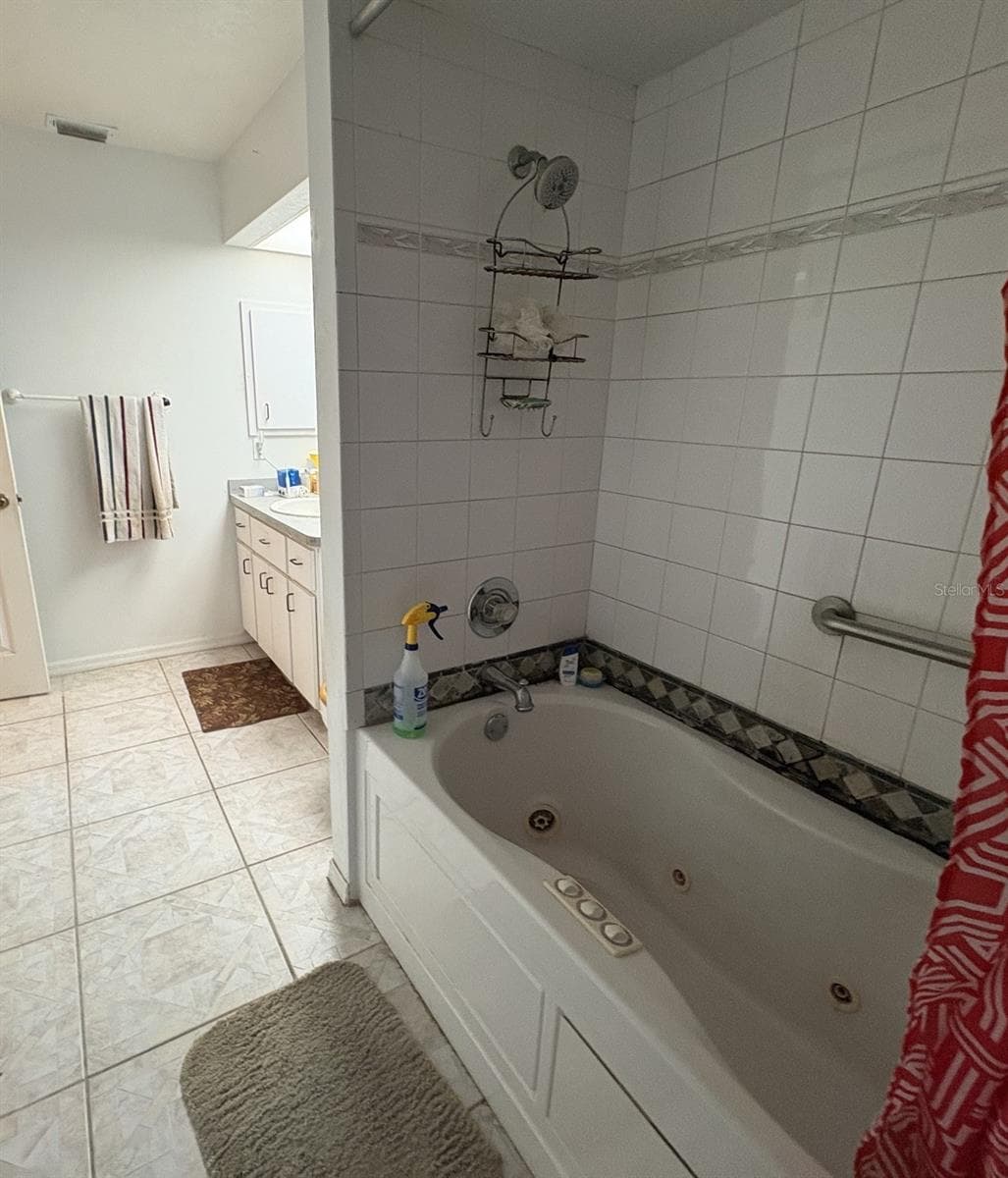 Guest Bathroom - 2841 ALGARDI LN, NORTH PORT
