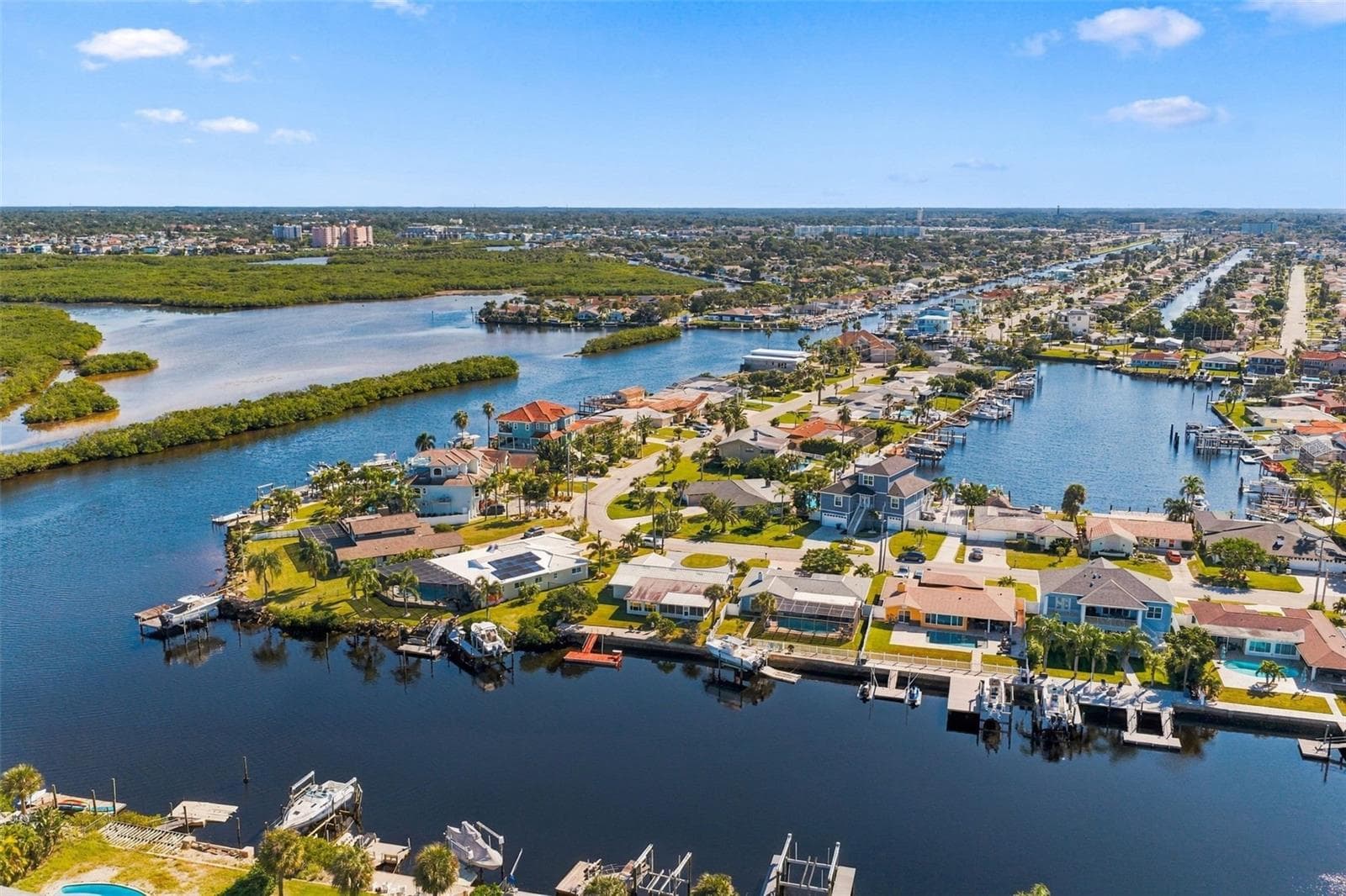 Deep Wide channel - 2 minutes to open gulf. 10 minutes to the sandbar | Anclote Island - 5513 BOWLINE BND, NEW PORT RICHEY