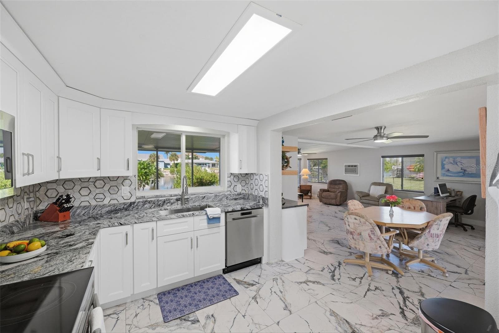 Open floor plan - 2 living areas + 2 dining areas - 5513 BOWLINE BND, NEW PORT RICHEY