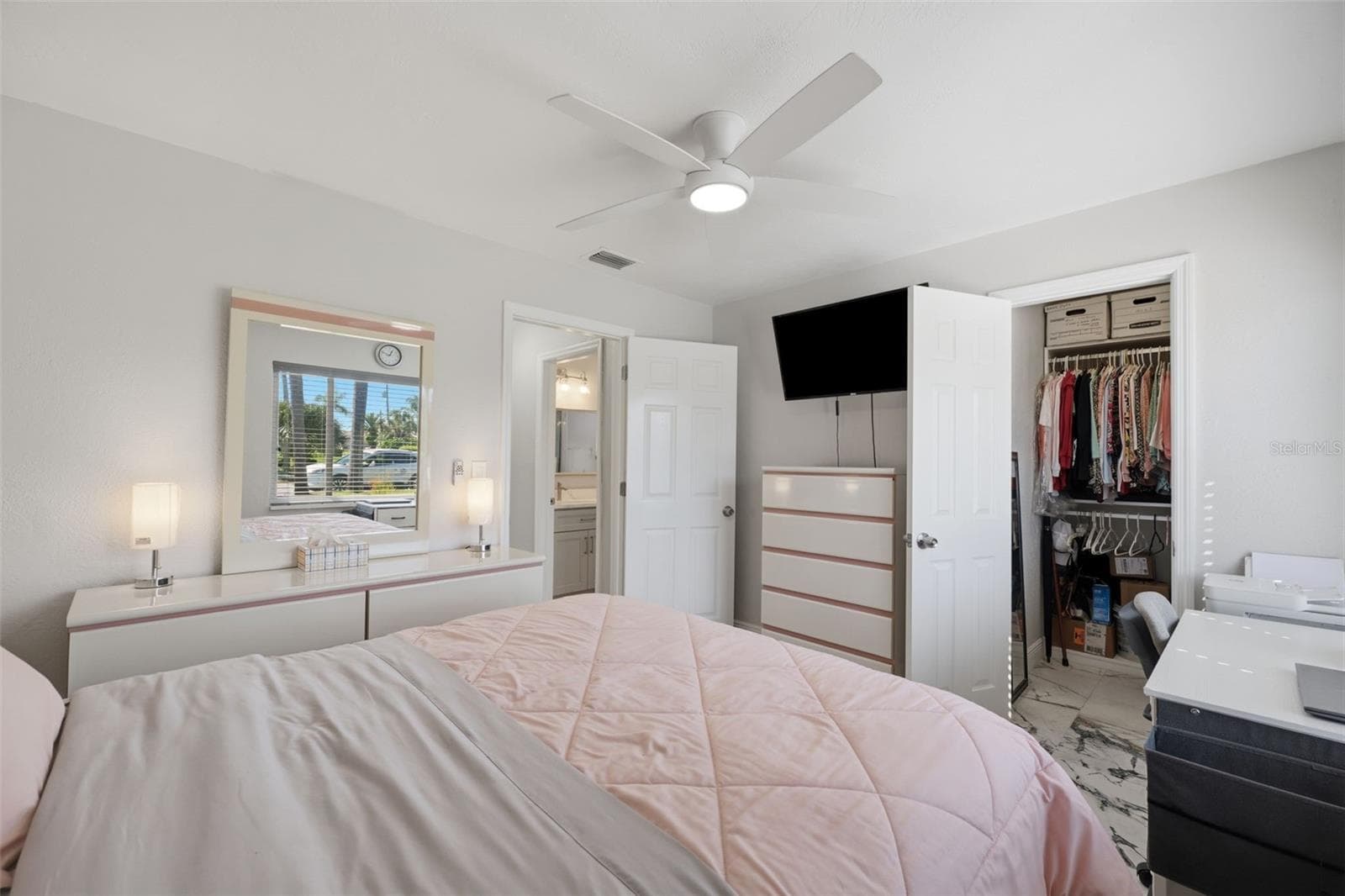 Guest bedroom with large custom closet - 5513 BOWLINE BND, NEW PORT RICHEY