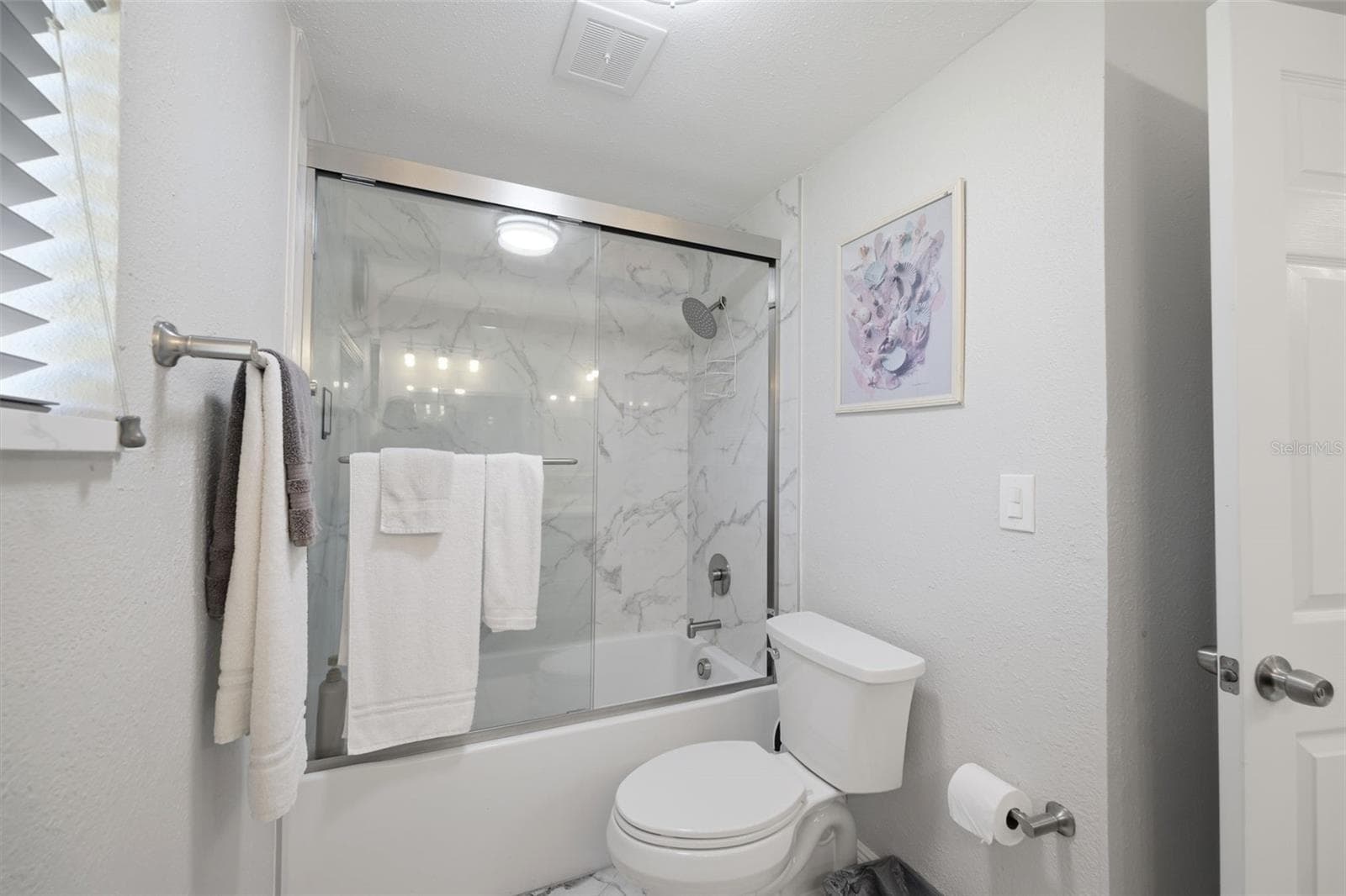 Guest Bath - New doors through out entire home - 5513 BOWLINE BND, NEW PORT RICHEY