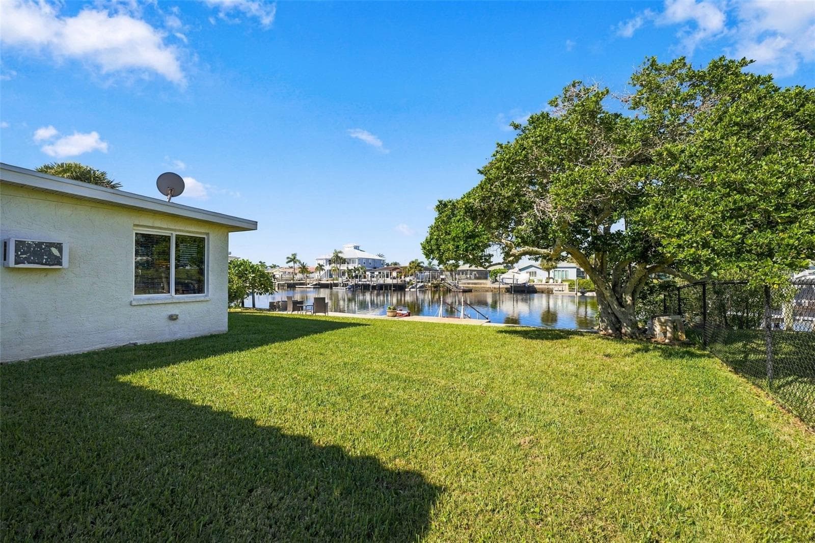 Room for a pool! Updated plumbing. Room to put a pool bath in - 5513 BOWLINE BND, NEW PORT RICHEY