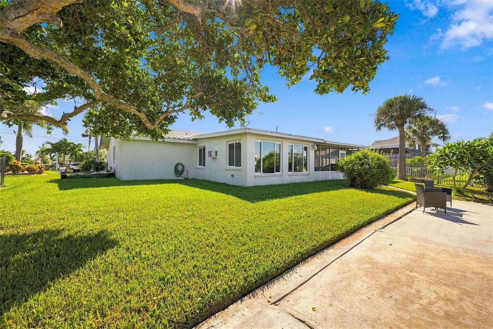Large yard - well maintained. Room for a pool! - Sunsets that amaze - 5513 BOWLINE BND, NEW PORT RICHEY
