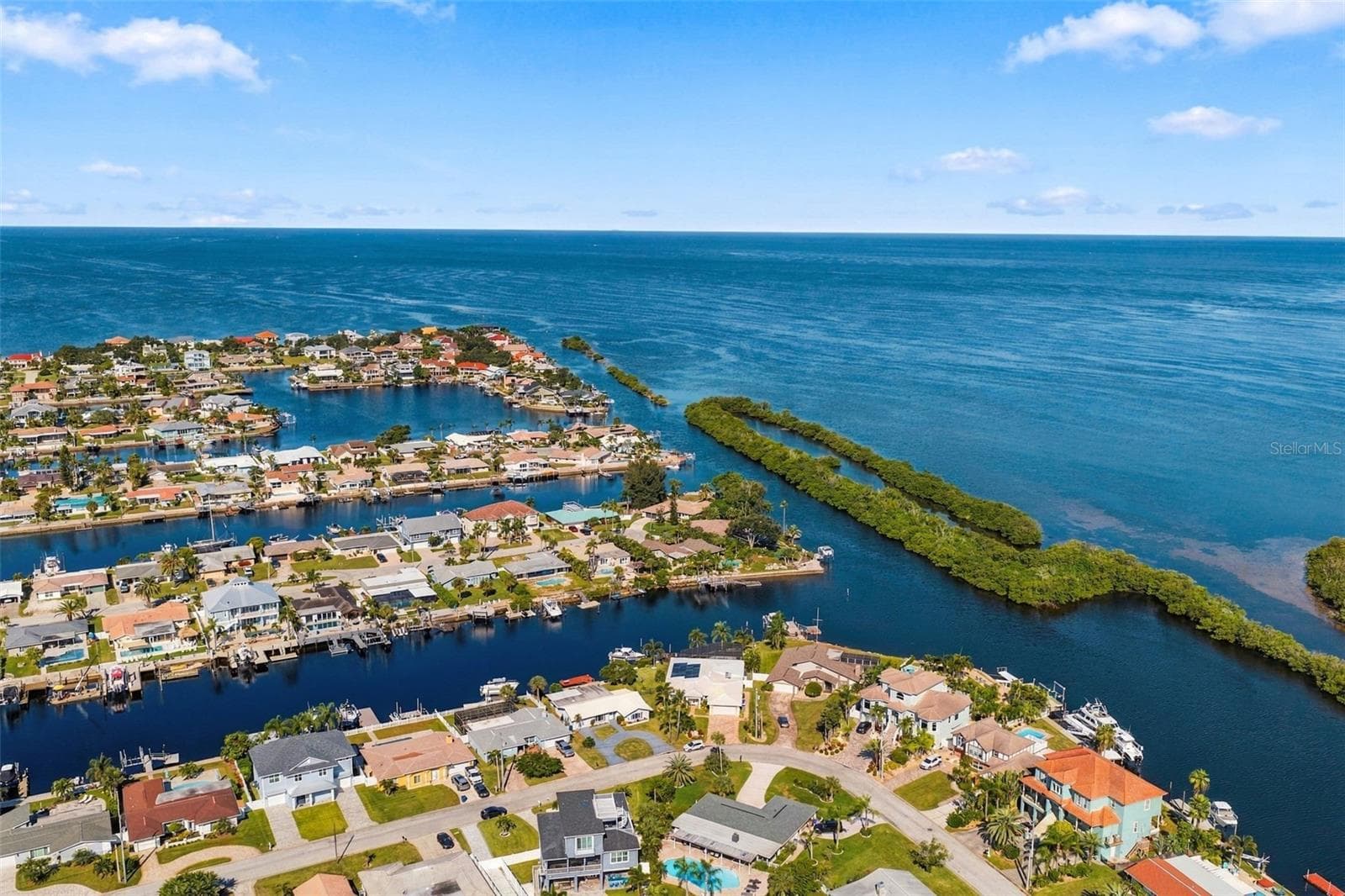 Big boats can navigate here @ the Bend on BOWLINE BEND - 5513 BOWLINE BND, NEW PORT RICHEY