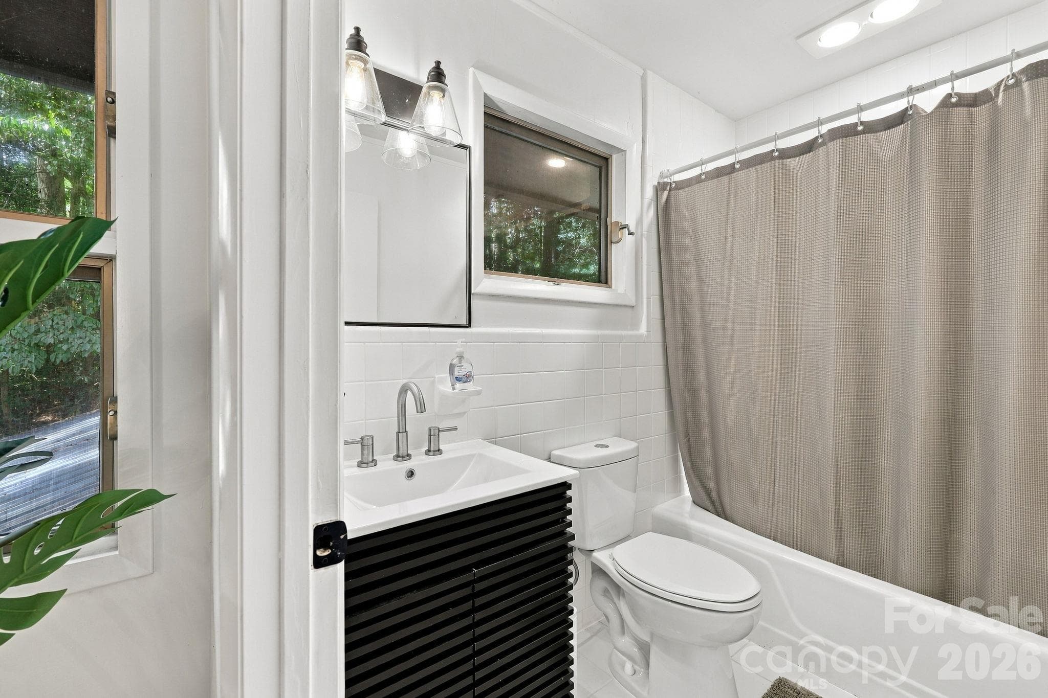 Bathroom - 109 Overlook Road, Asheville