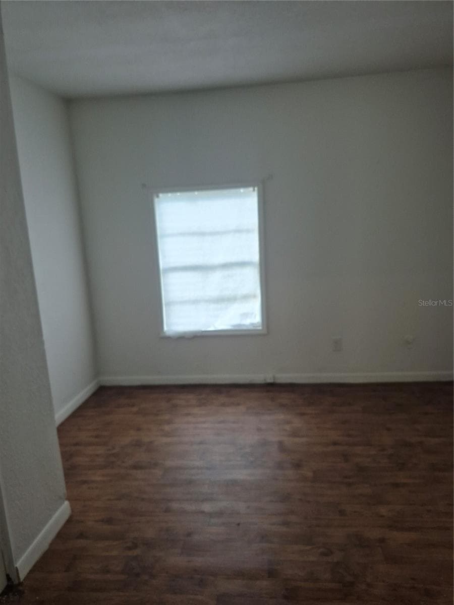 Single Family Residence at 1121 S LOCUST AVE, SANFORD, photo 7 of 8