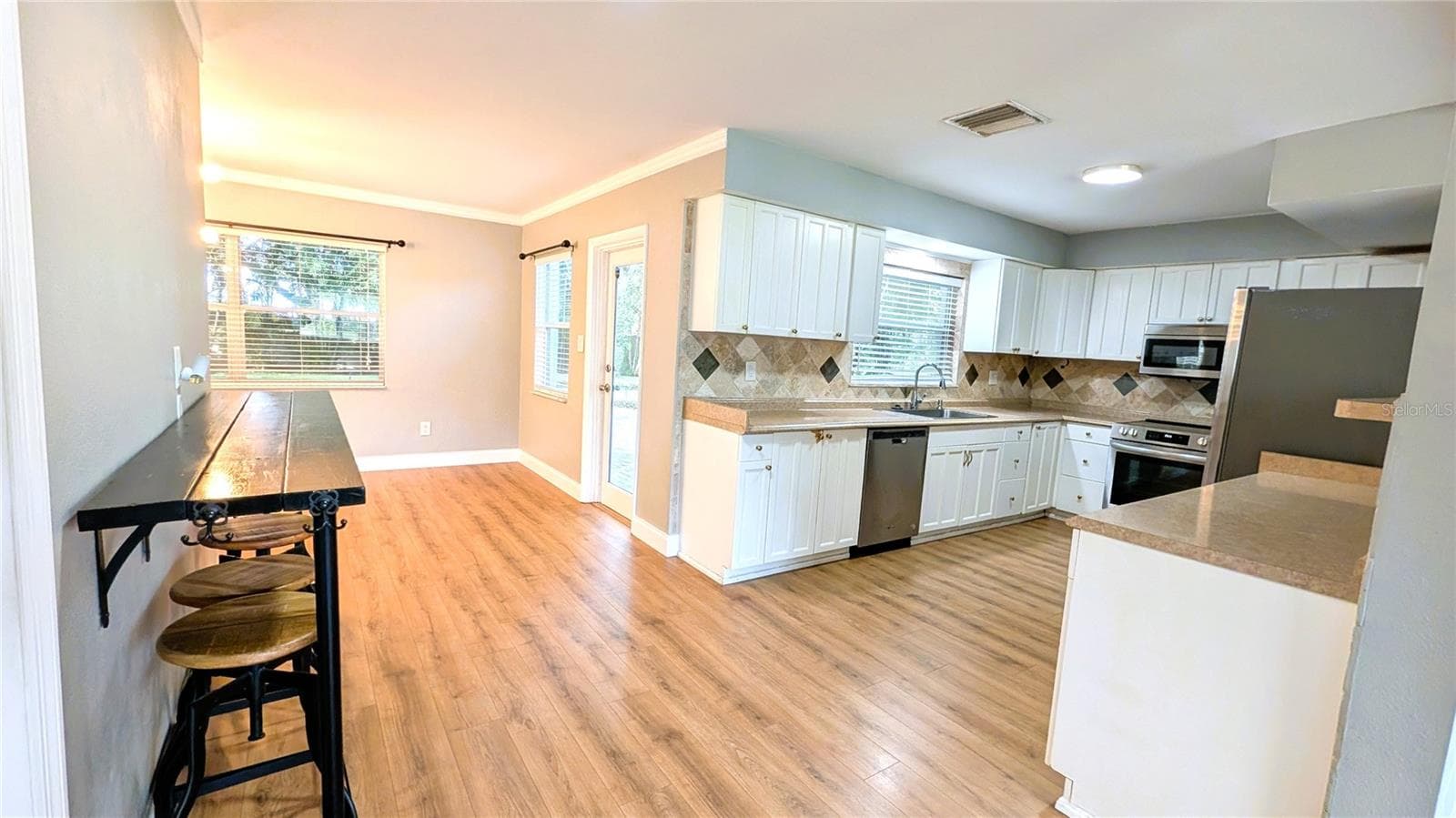 Single Family Residence at 3005 W MARLIN AVE, TAMPA, photo 5 of 22