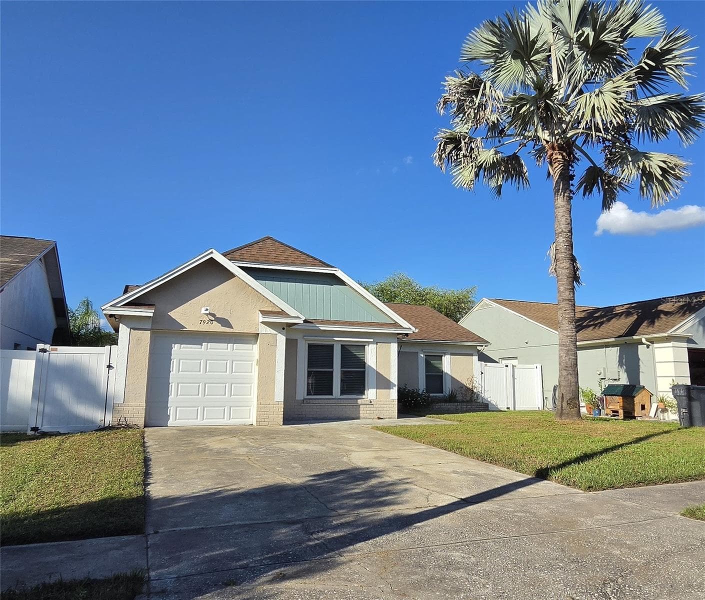 Single Family Residence at 7920 GEORGE WASHINGTON LN, TAMPA, photo 3 of 30