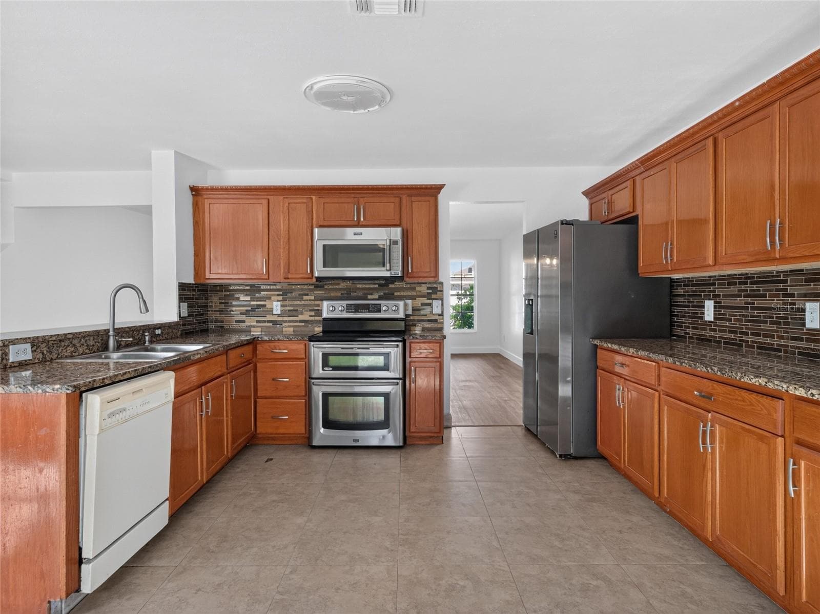 Single Family Residence at 715 CRYSTAL BAY LN, ORLANDO, photo 4 of 32