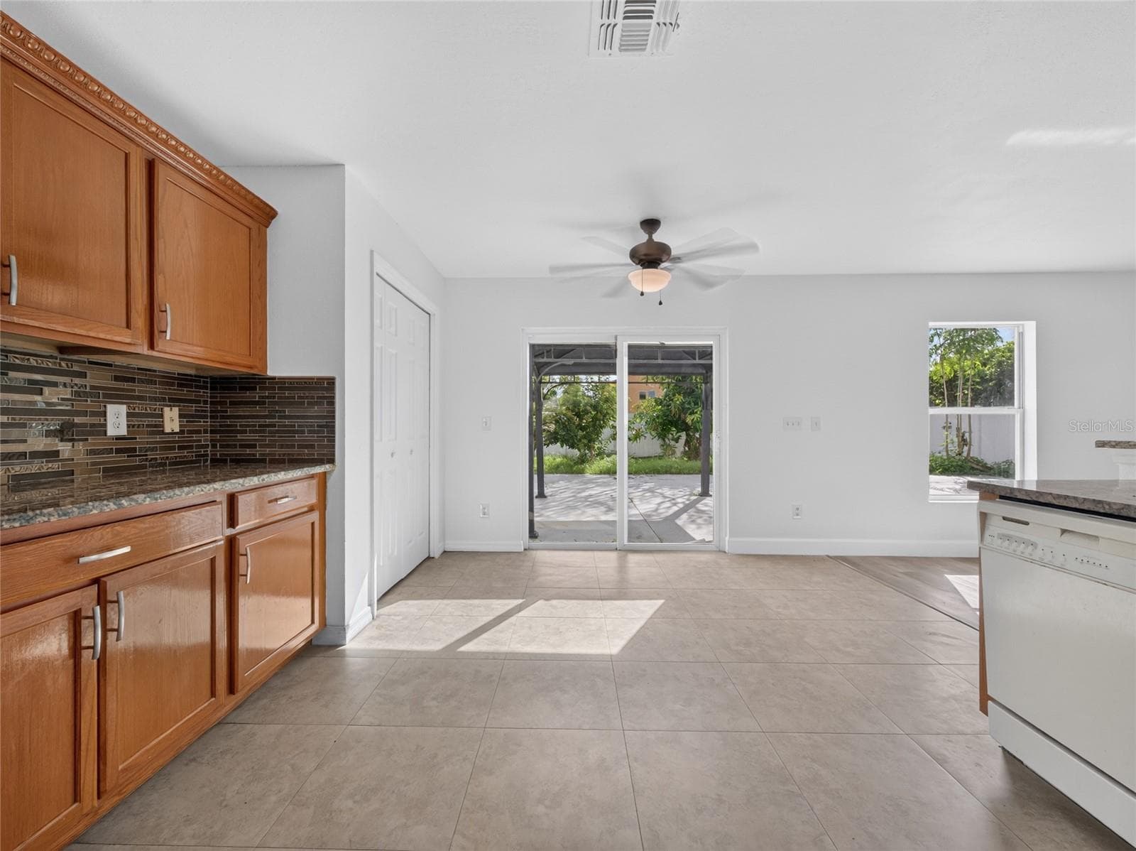 Single Family Residence at 715 CRYSTAL BAY LN, ORLANDO, photo 5 of 32