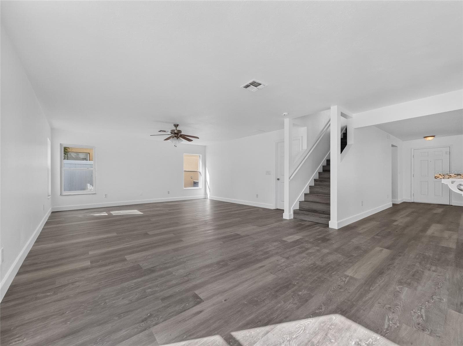 Single Family Residence at 715 CRYSTAL BAY LN, ORLANDO, photo 8 of 32