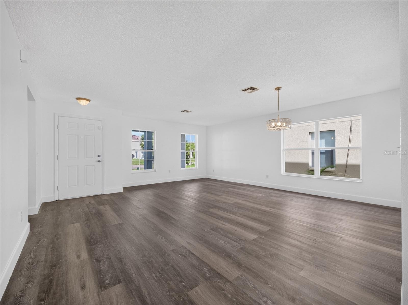 Single Family Residence at 715 CRYSTAL BAY LN, ORLANDO, photo 10 of 32