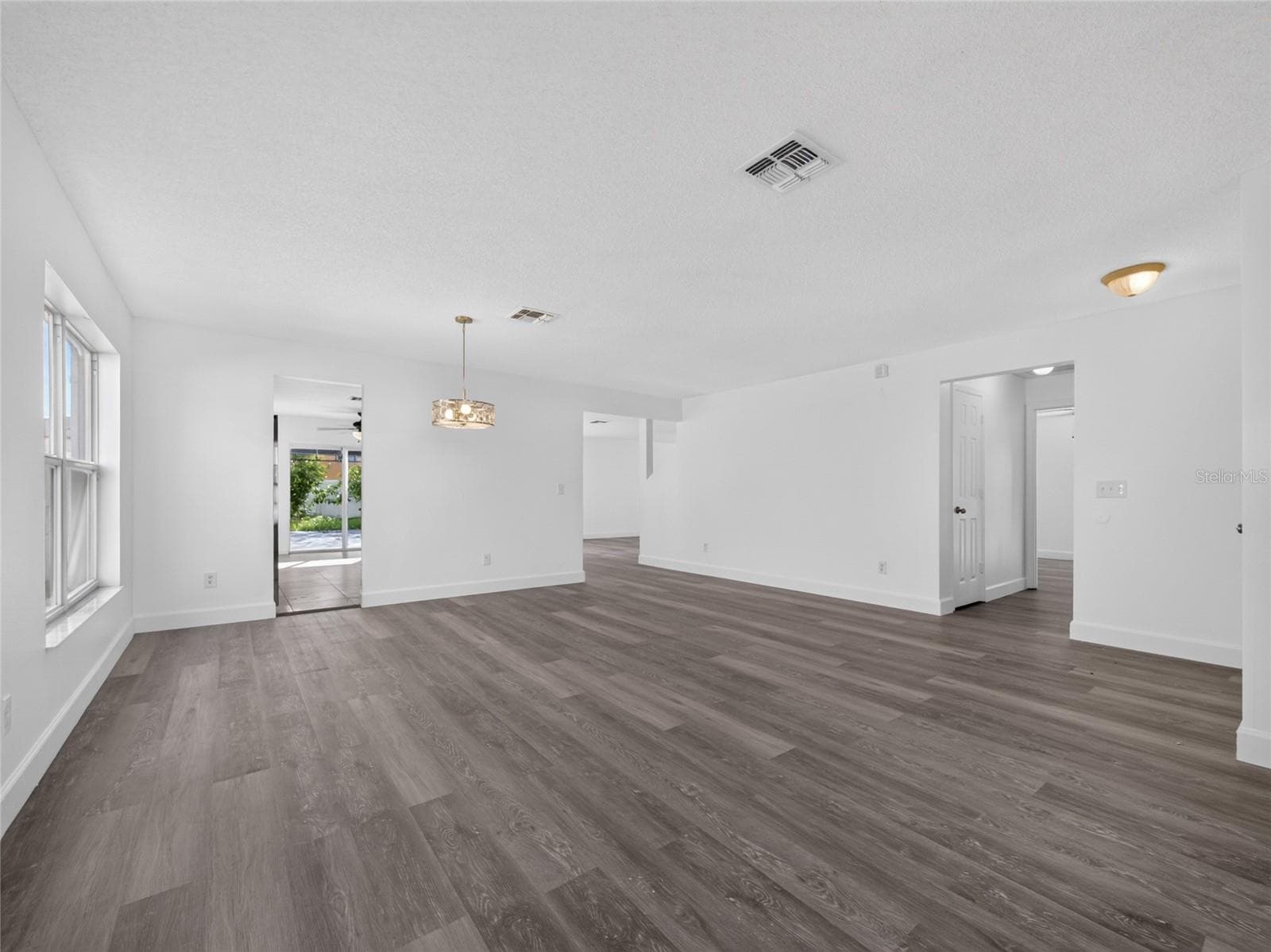 Single Family Residence at 715 CRYSTAL BAY LN, ORLANDO, photo 13 of 32