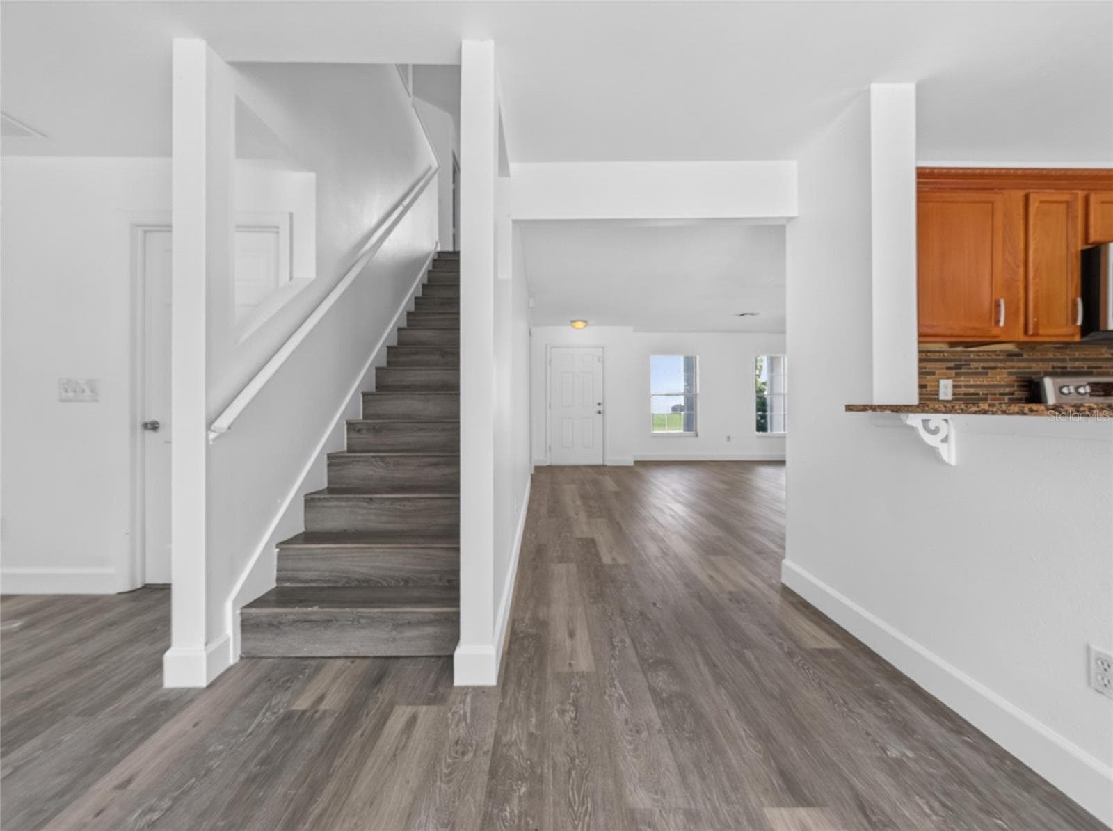 Single Family Residence at 715 CRYSTAL BAY LN, ORLANDO, photo 14 of 32