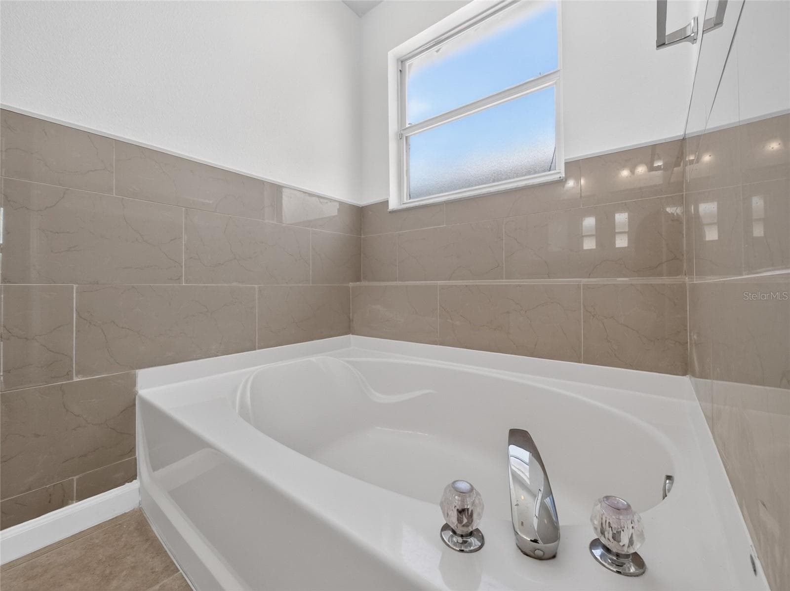 Single Family Residence at 715 CRYSTAL BAY LN, ORLANDO, photo 21 of 32