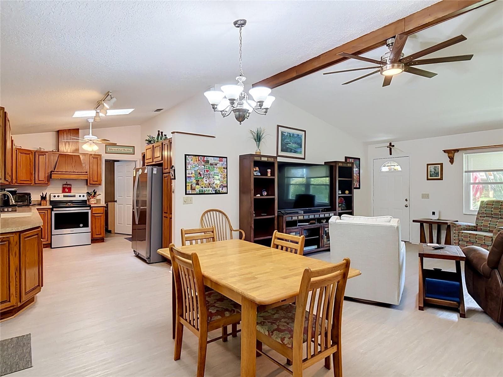 Great room with high ceilings and skylights - 469 S FREDERICK AVE, ORANGE CITY