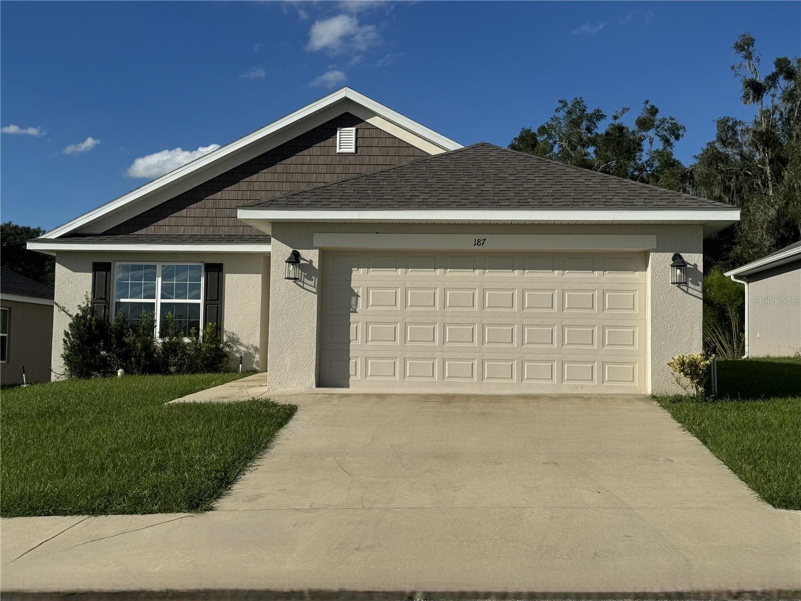 187 NW 45TH LOOP