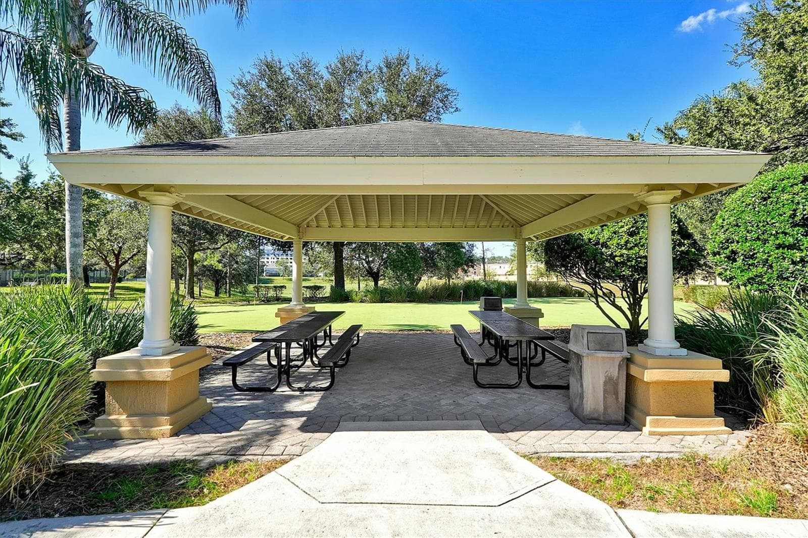 Covered picnic shelter - 2778 ALMATON LOOP #204, KISSIMMEE