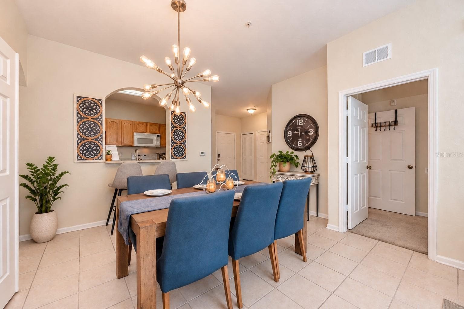 Spacious Dining space to entertain both large and small groups comfortably. - 2778 ALMATON LOOP #204, KISSIMMEE